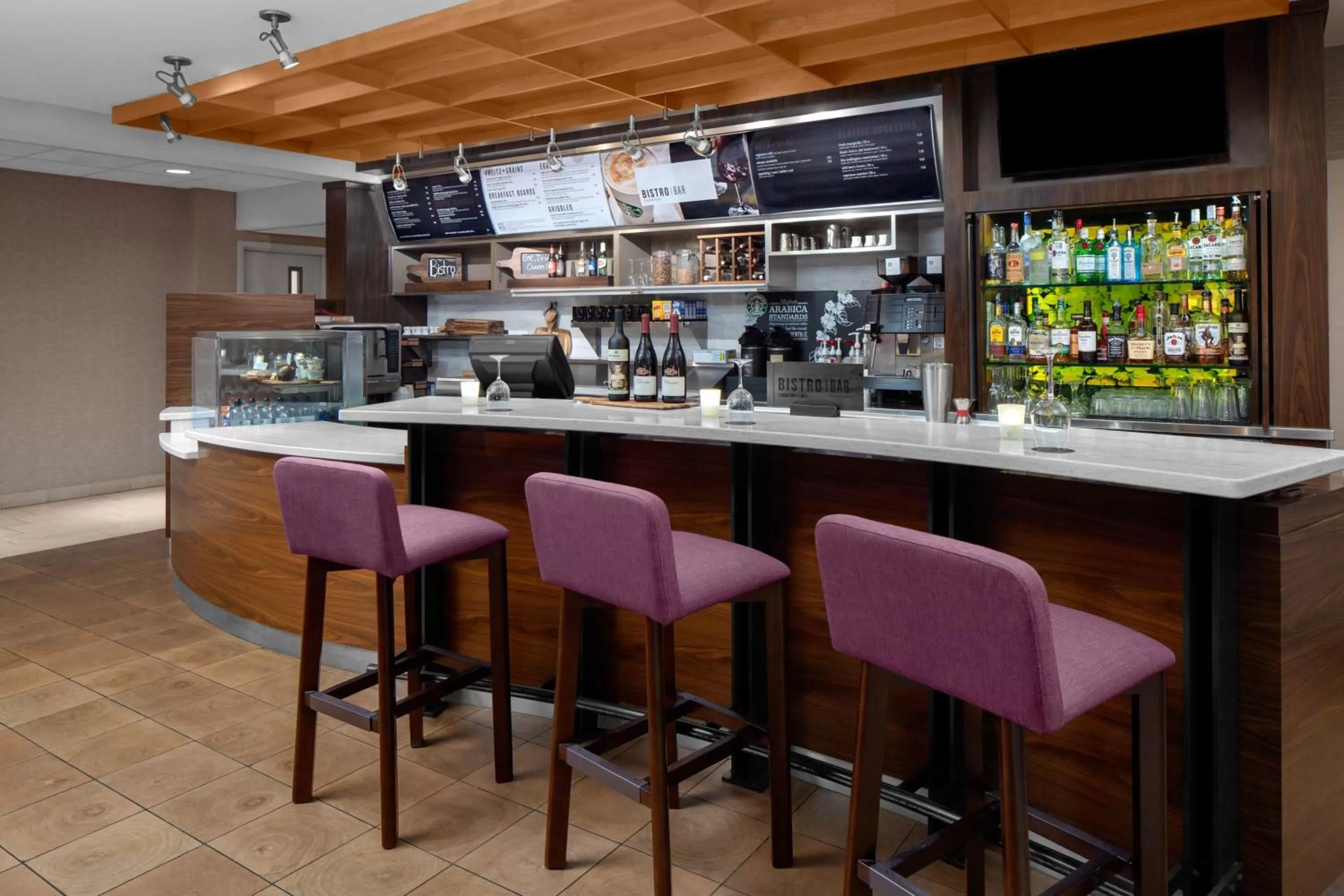 Lounge or bar in Courtyard Detroit Brighton