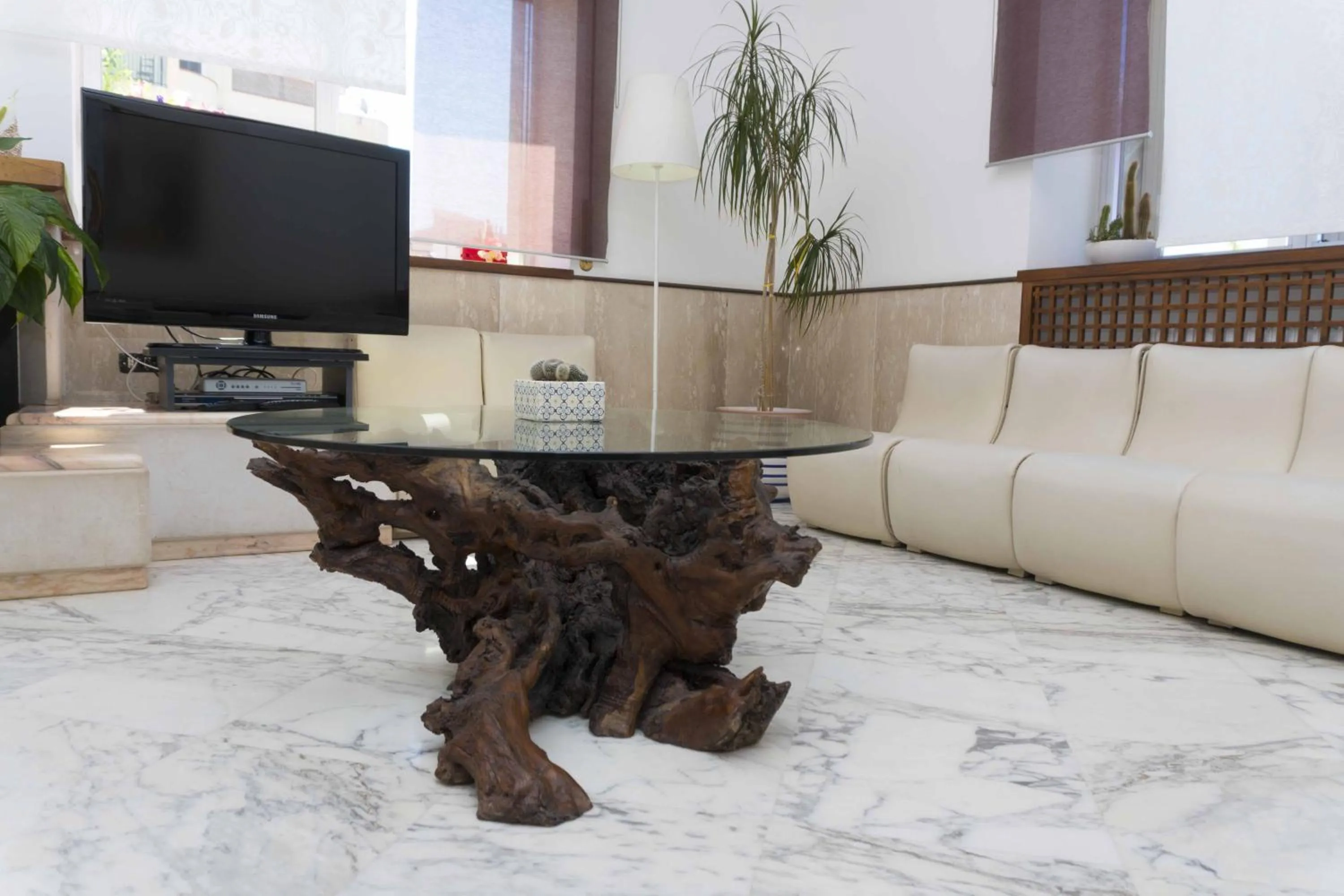 Communal lounge/ TV room in Hotel Calanca