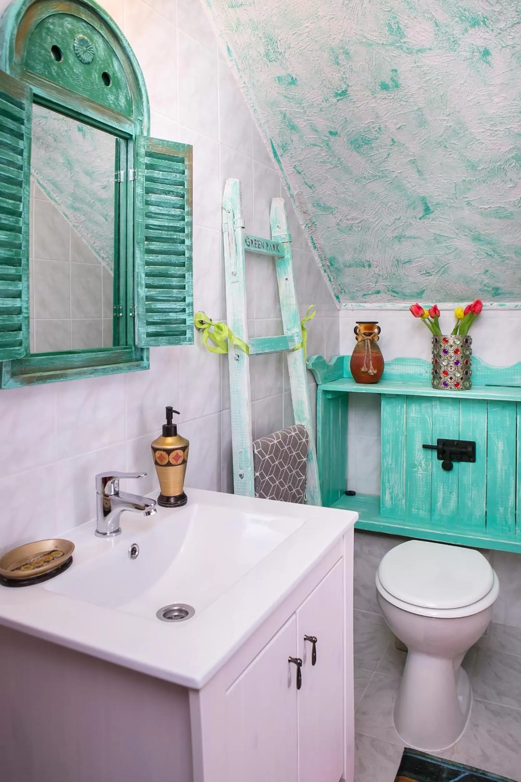 Bathroom in Green Park Villa