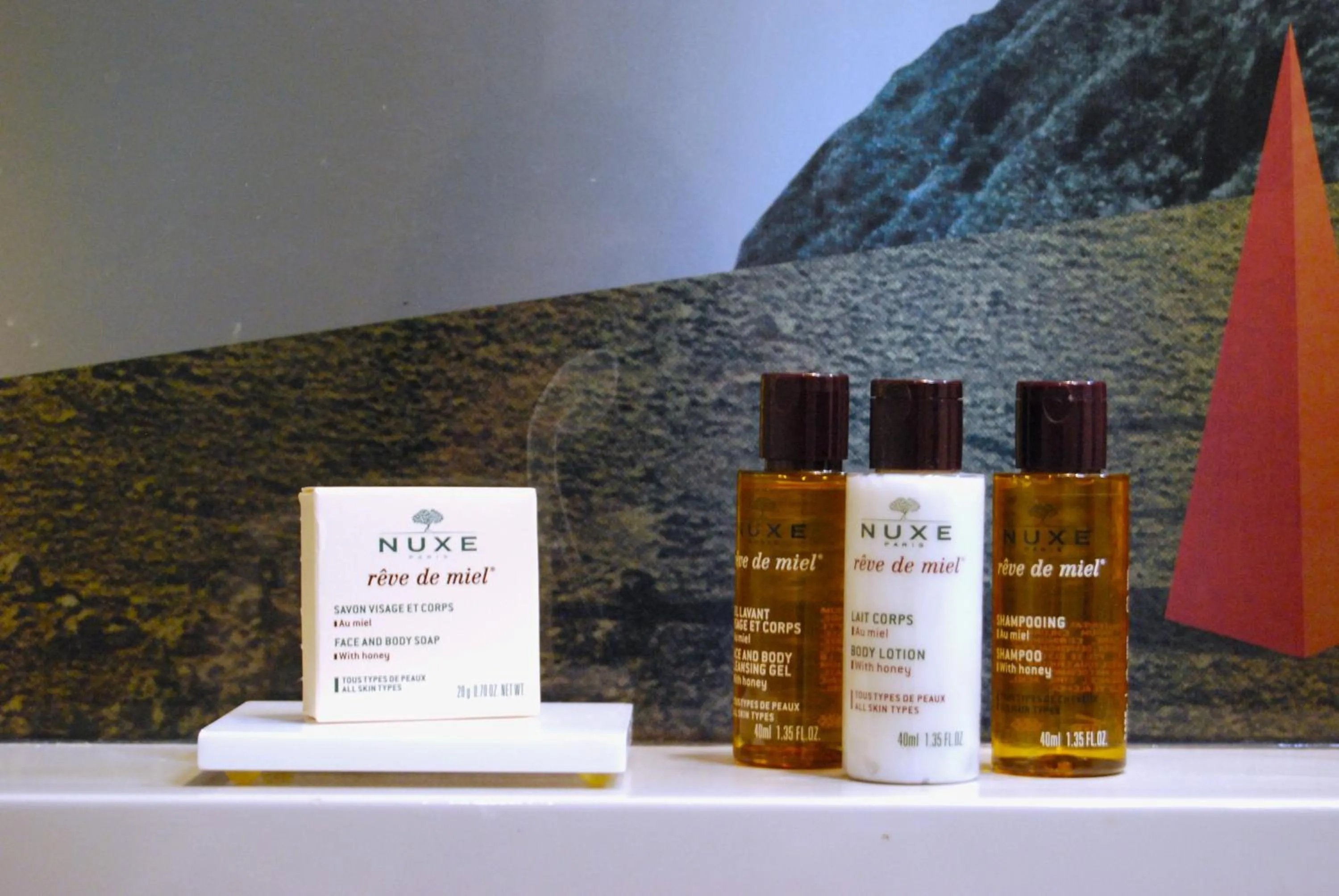 Bathroom in Hôtel Le Marcel Paris Gare de l'Est