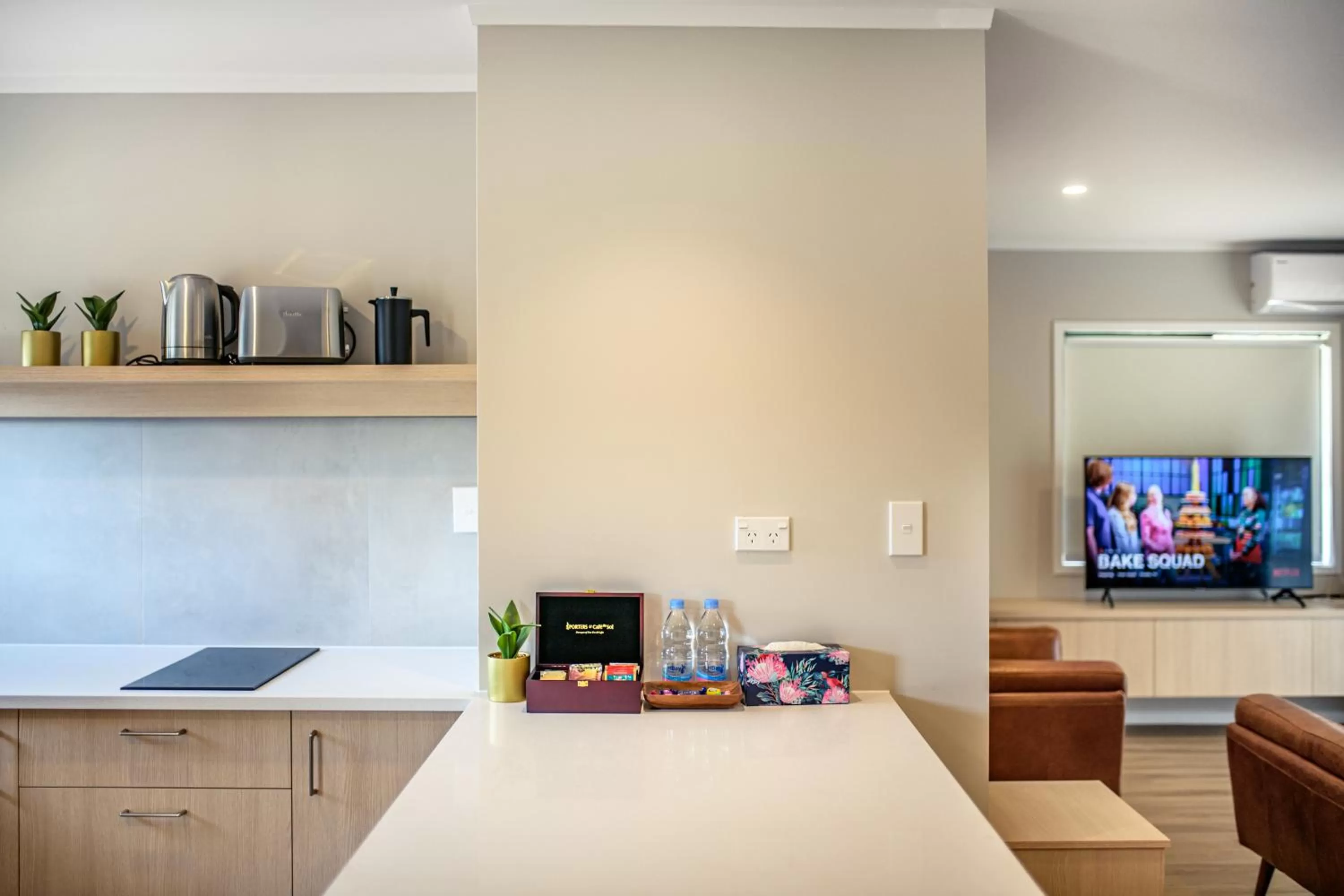 Kitchen or kitchenette in Takapuna International Motor Lodge