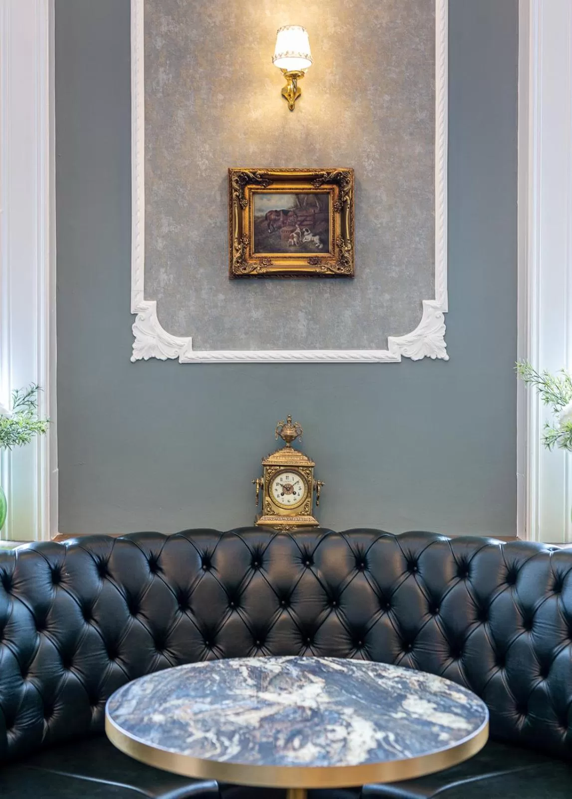 Seating area in Hotel St George by Nina