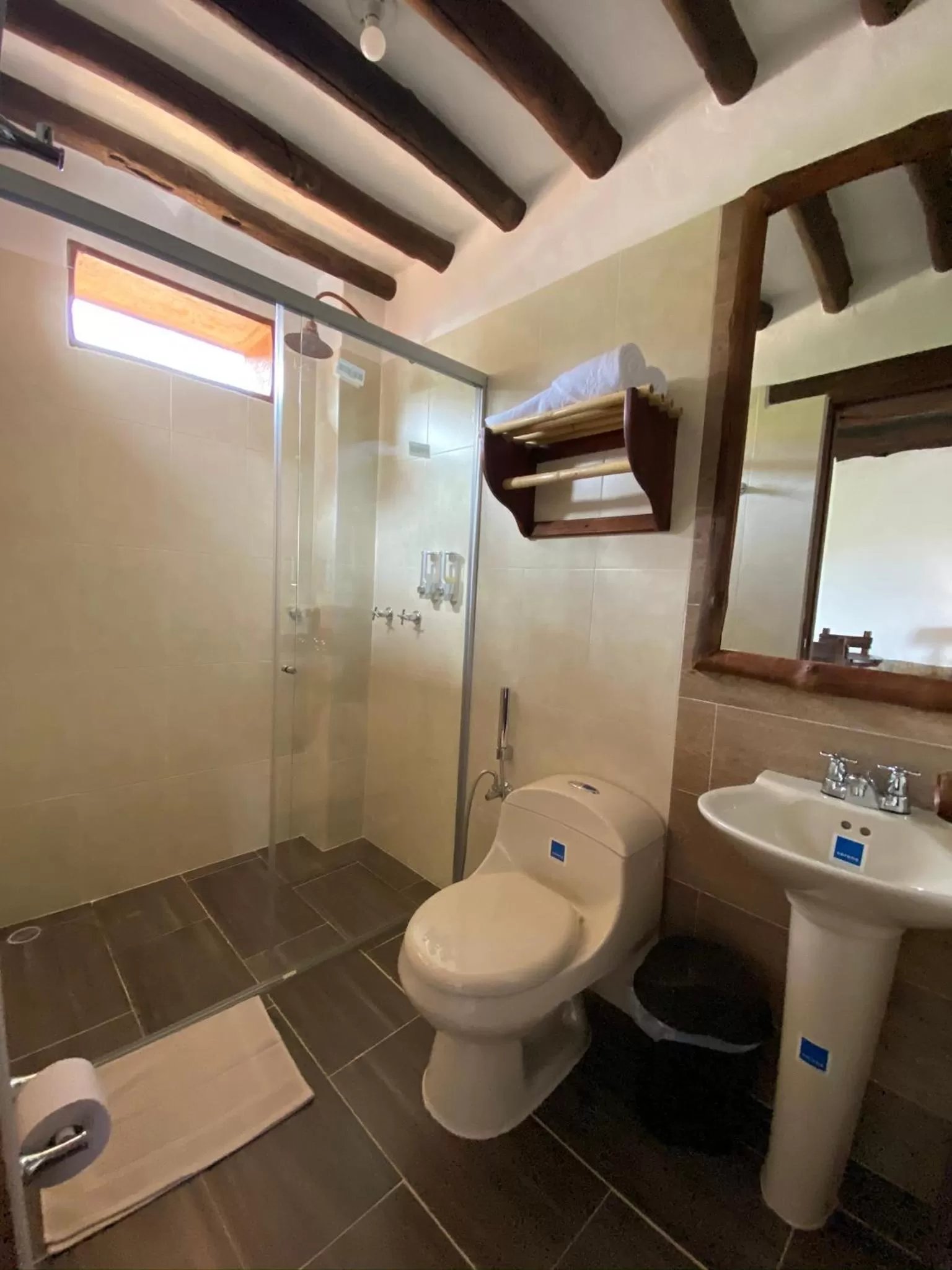 Shower, Bathroom in Hotel Campestre Ataraxia Barichara