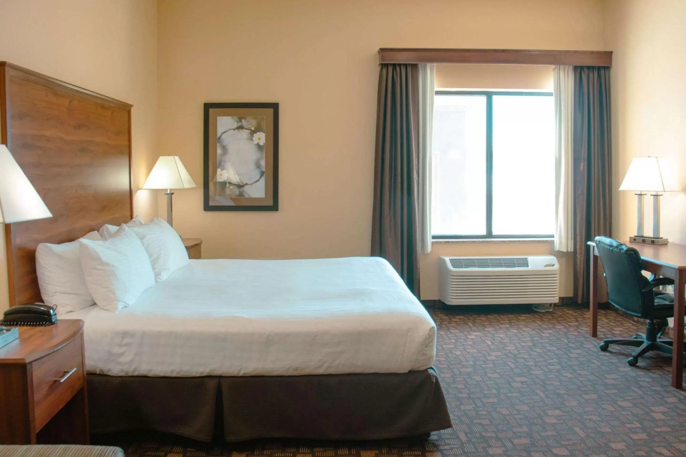 Bedroom, Bed in Grand Forks Lodge and Suites