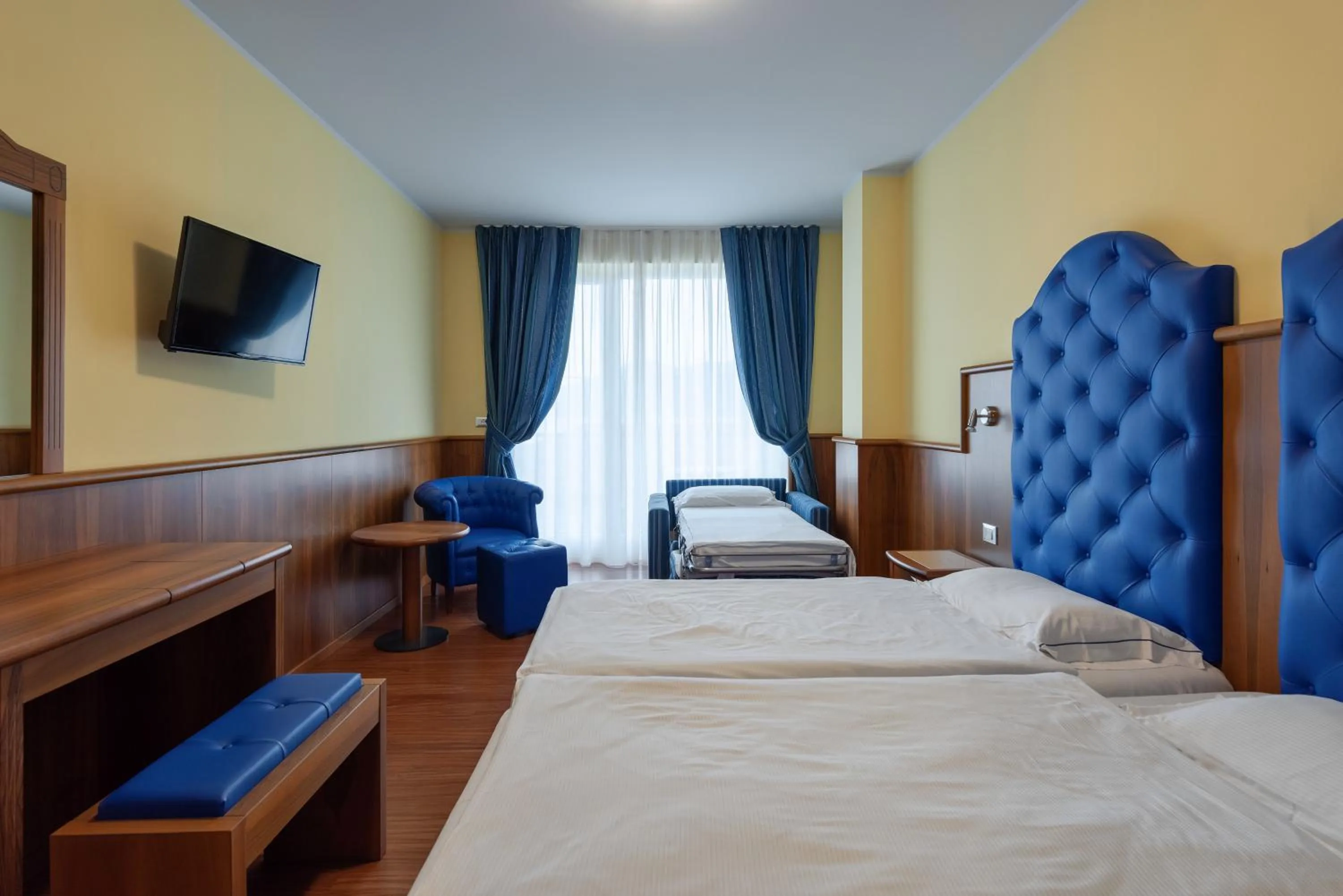 Photo of the whole room, Bed in Hotel Internazionale