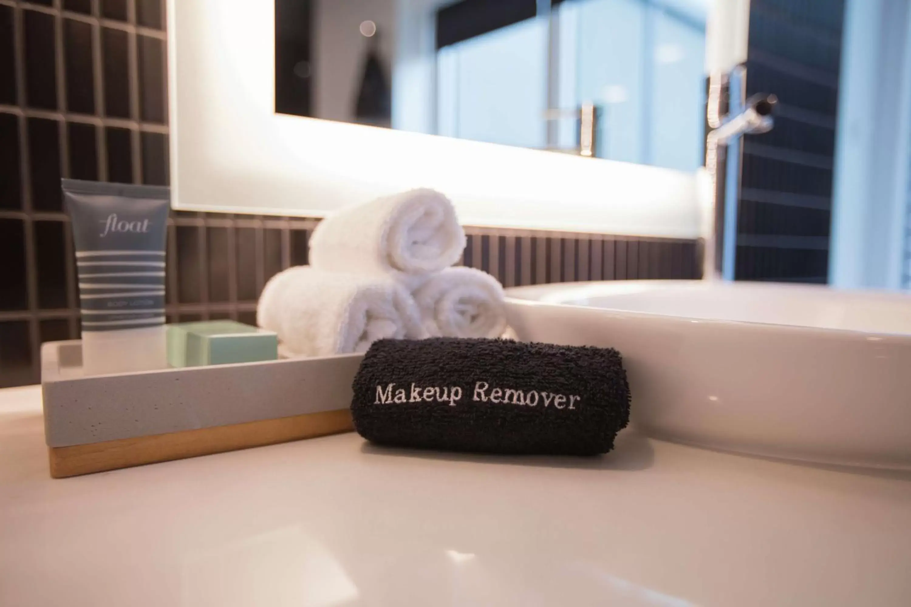 King Room - Mobility Access in The Sound Hotel Seattle Belltown, Tapestry Collection King Room - Mobility Access in The Sound Hotel Seattle Belltown, Tapestry Collection