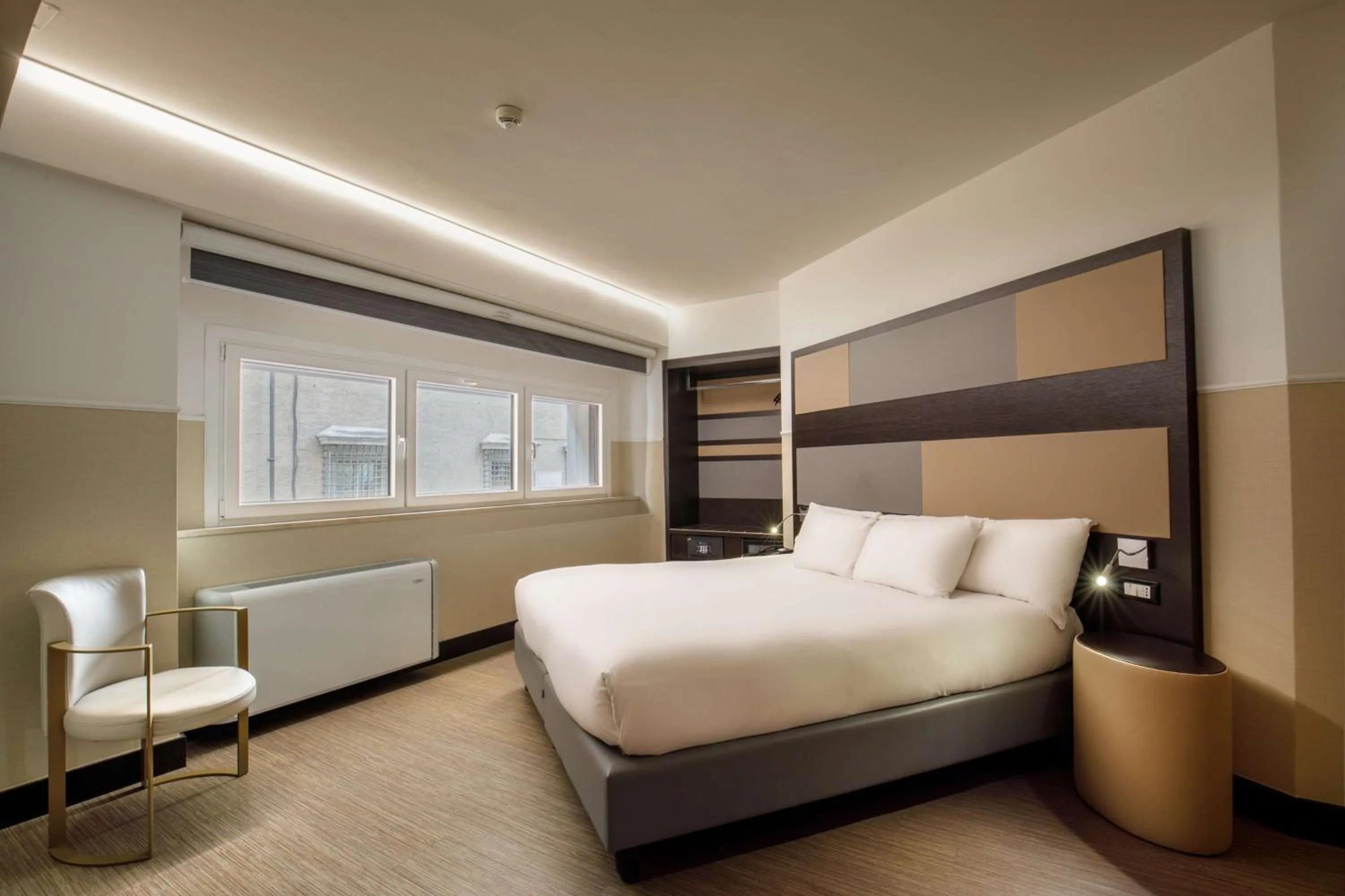 View (from property/room), Bed in Cosmopolita Rome Colosseum, Tapestry Collection by Hilton