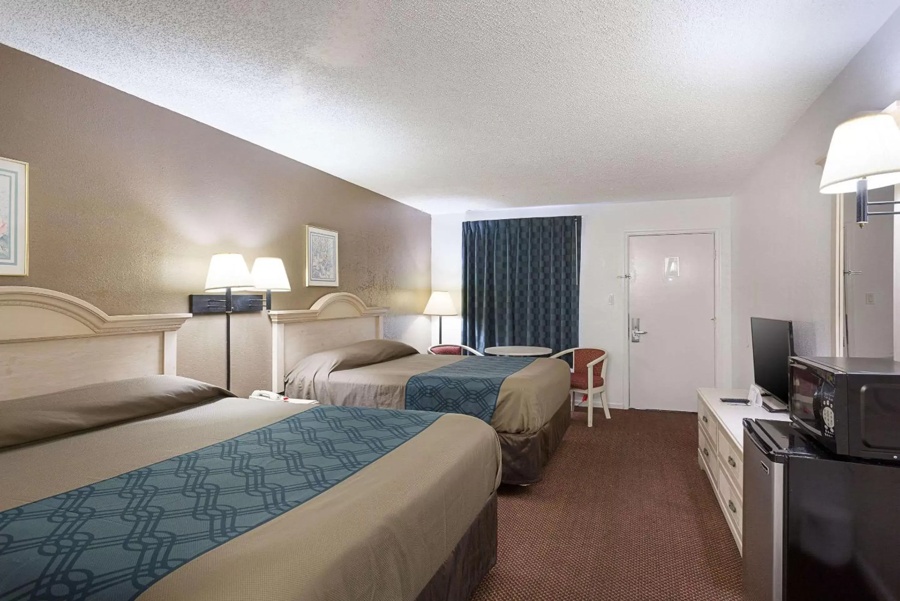 Standard Queen Room with Two Queen Beds - Non-Smoking in Rodeway Inn Lake City I-75 Standard Queen Room with Two Queen Beds - Non-Smoking in Rodeway Inn Lake City I-75