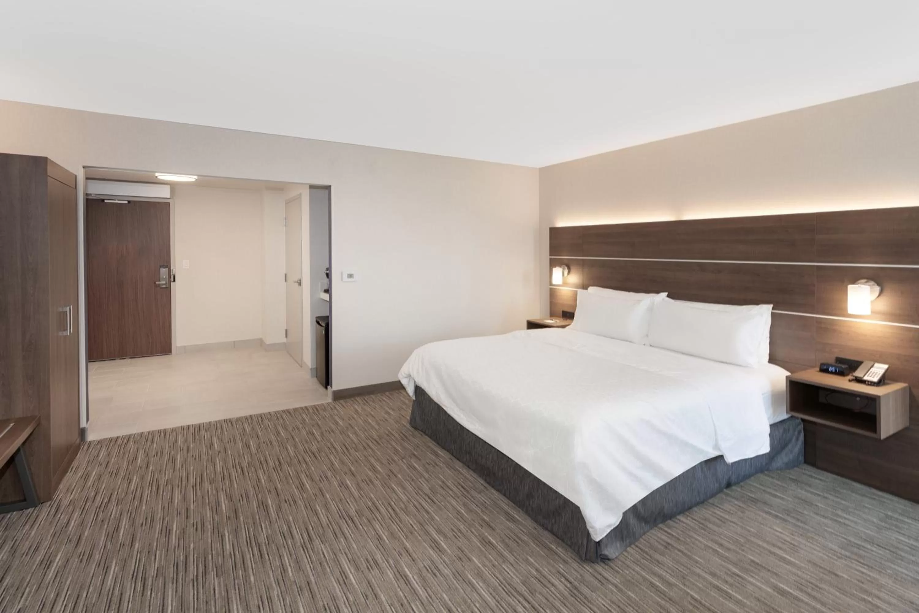 Photo of the whole room, Bed in Holiday Inn Express & Suites Downtown Ottawa East by IHG