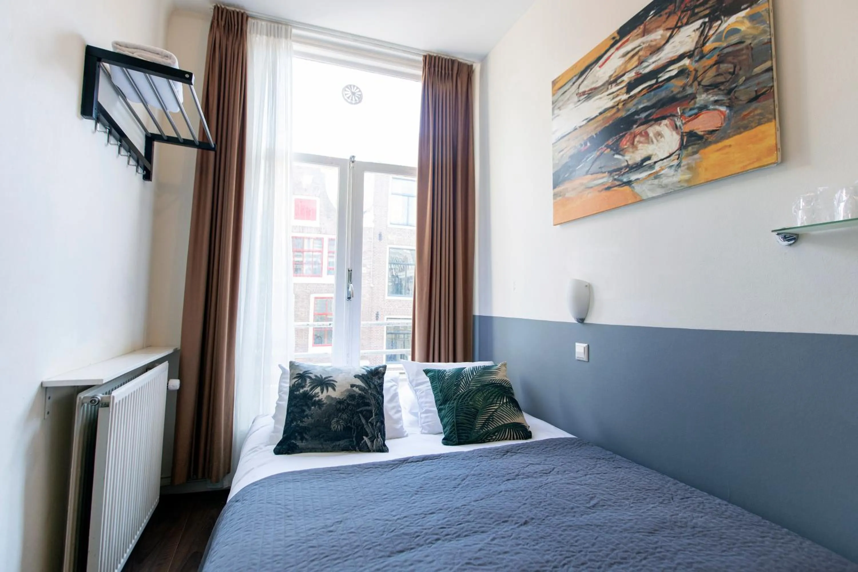 Bed in Quentin Arrive Hotel