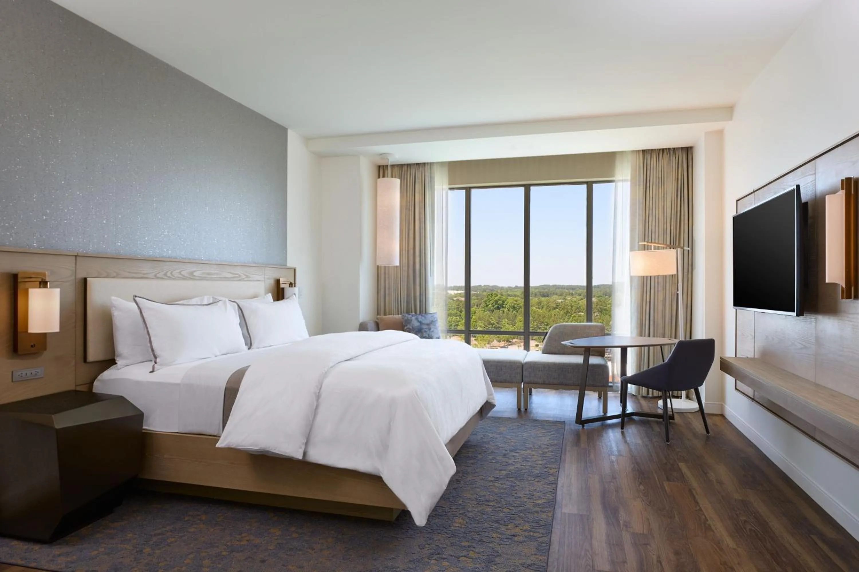 Photo of the whole room, Bed in The Westin Raleigh-Durham Airport