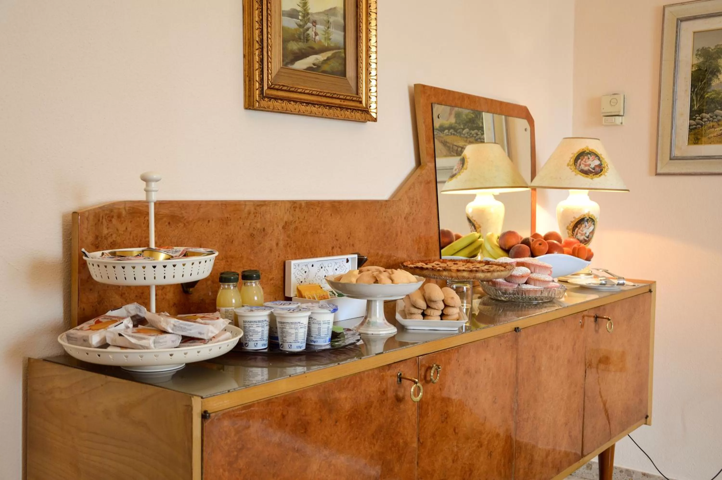 Communal lounge/ TV room in B&B La Genziana