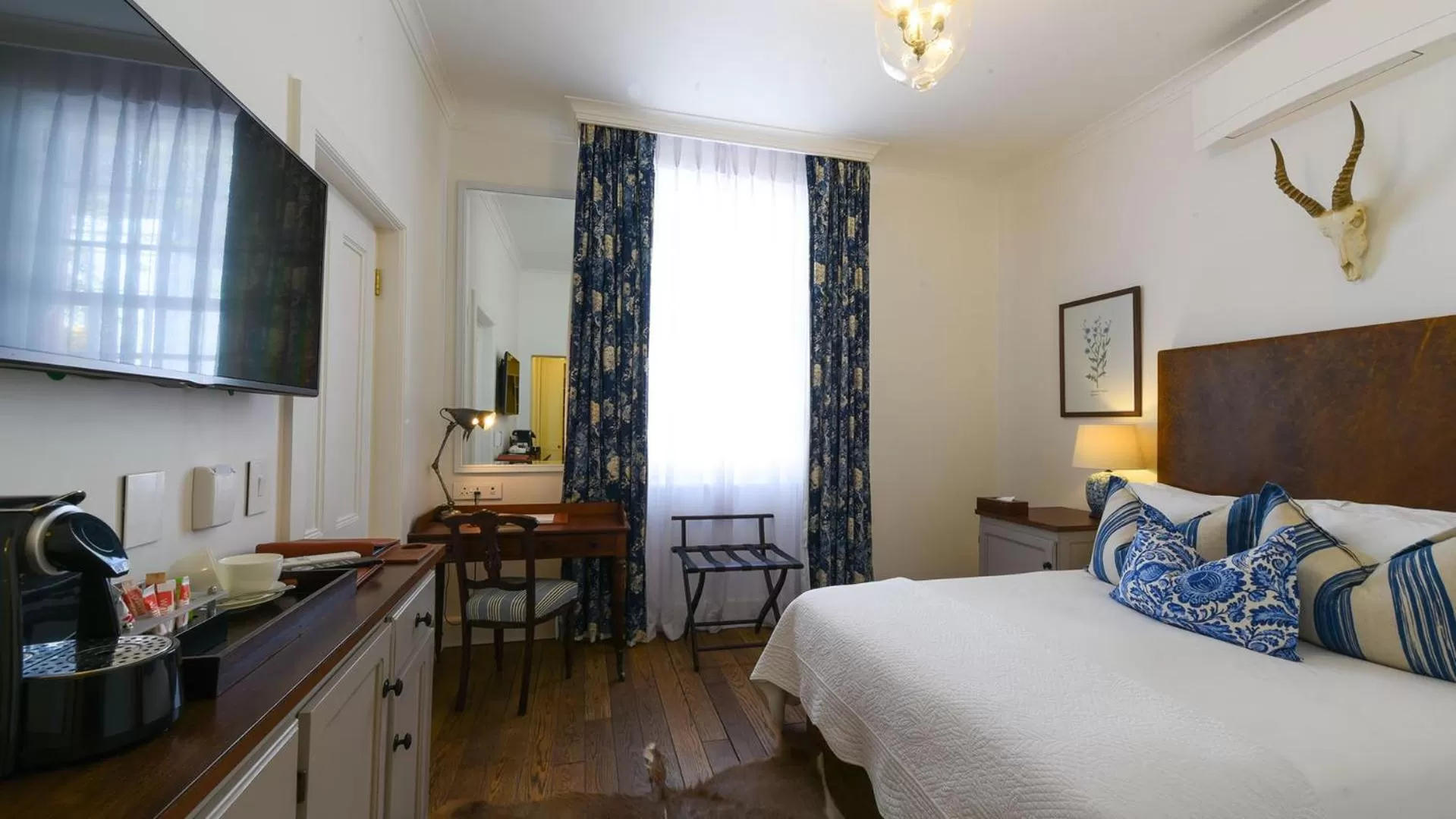 Bed in Drostdy Hotel