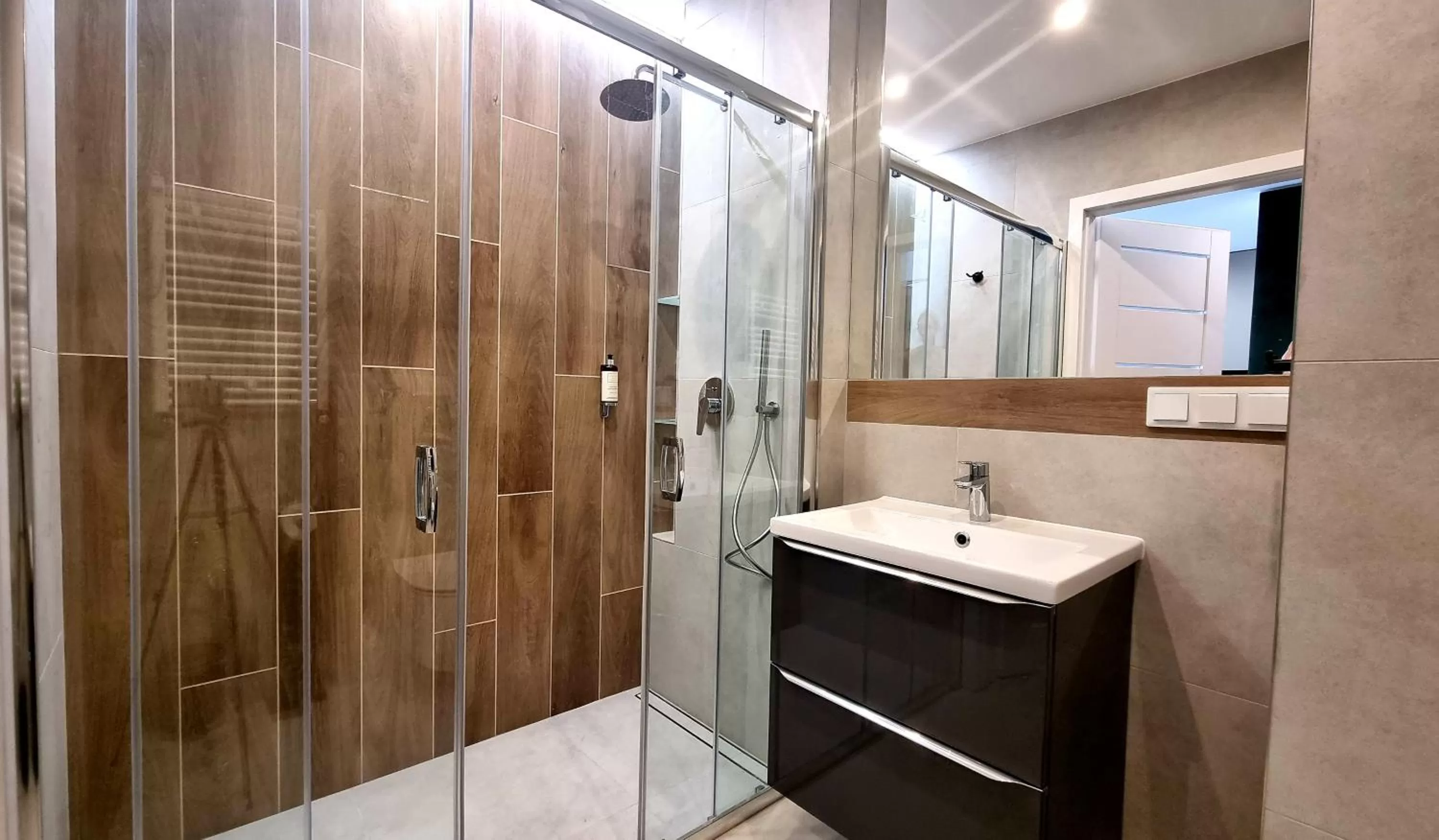 Shower, Bathroom in NOOK NOOK Apartments Bytkowska 103