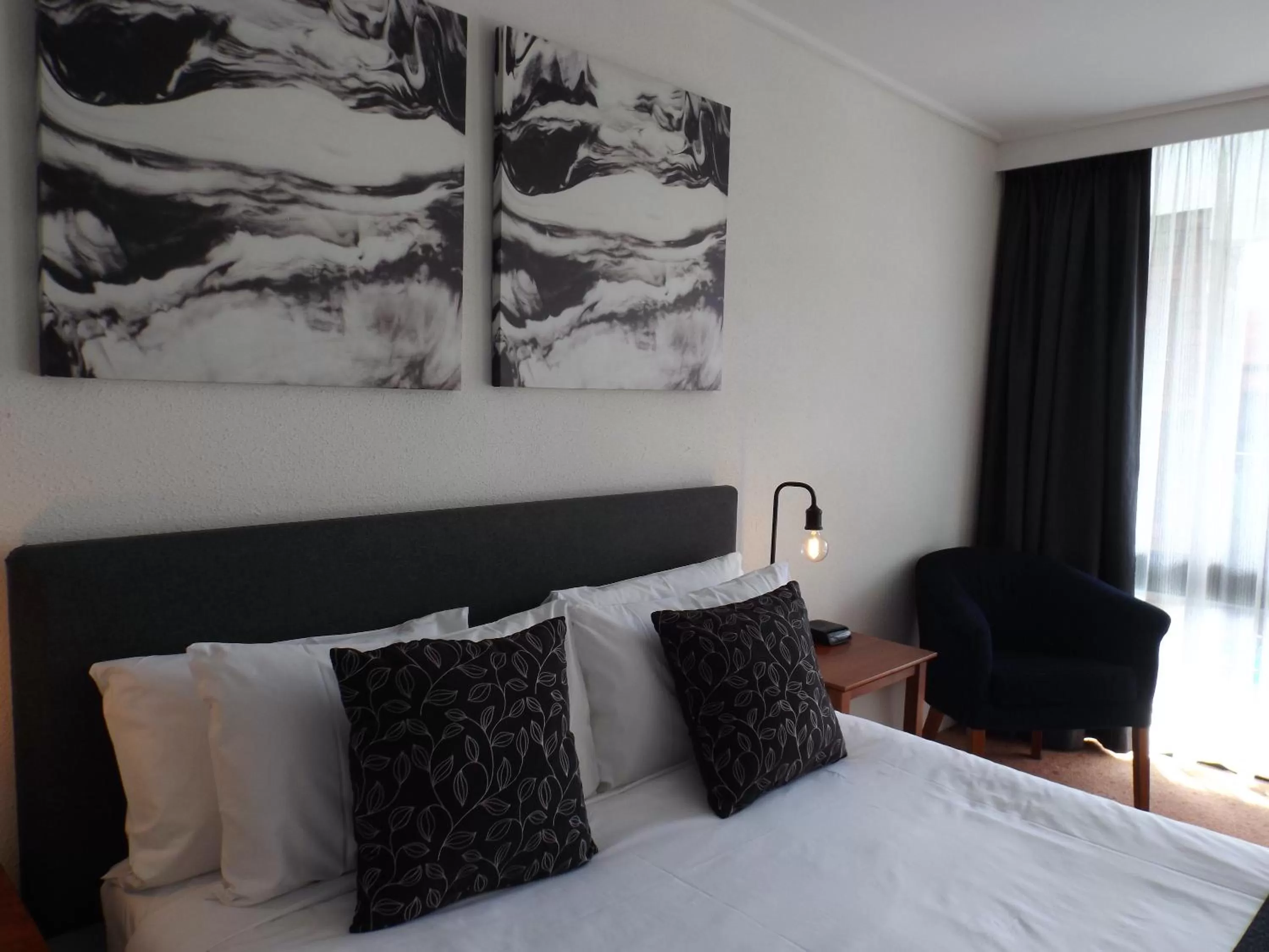 Bed in Central Court Motel Warrnambool