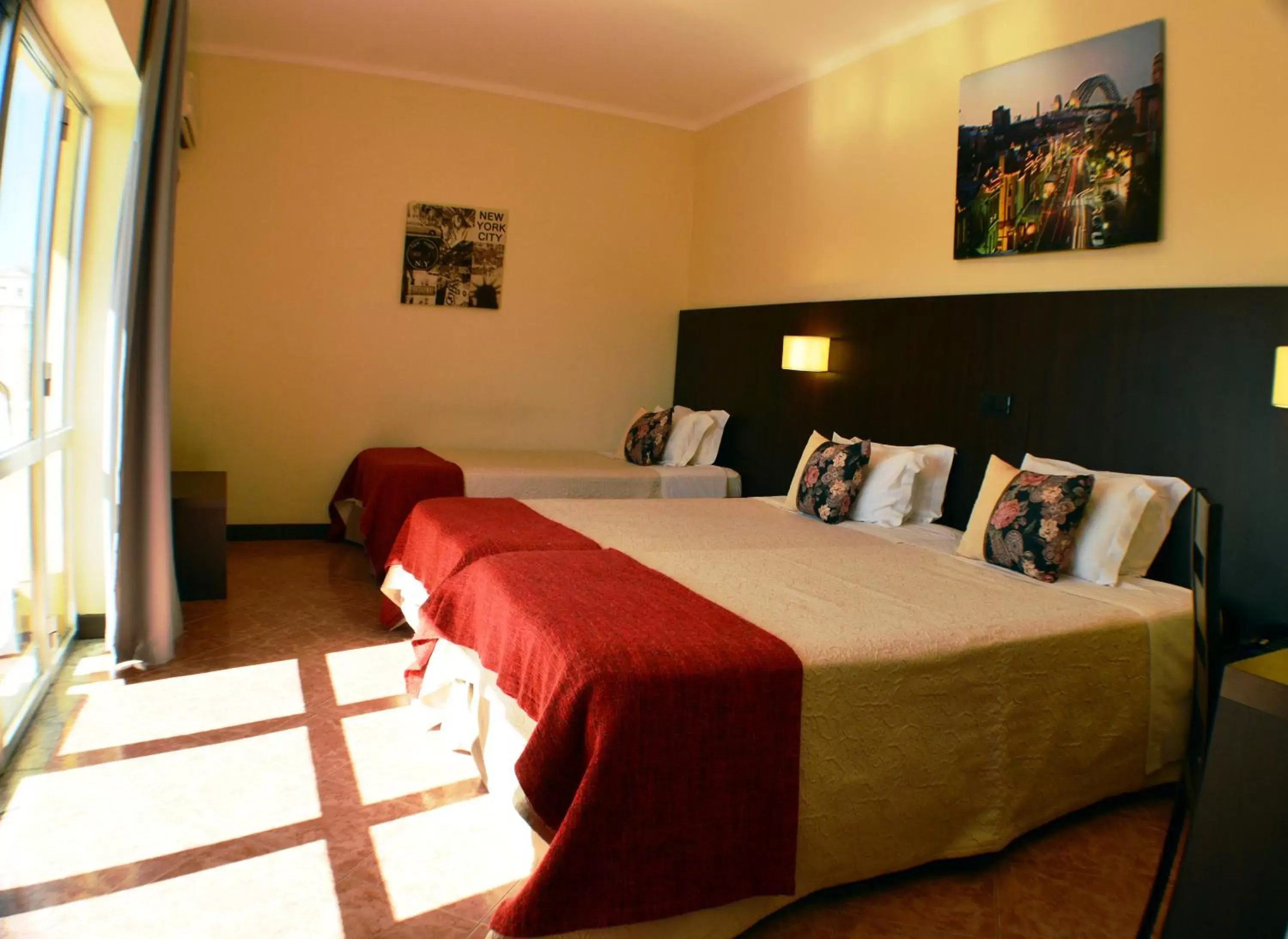 Triple Room in Hotel Apolo Triple Room in Hotel Apolo