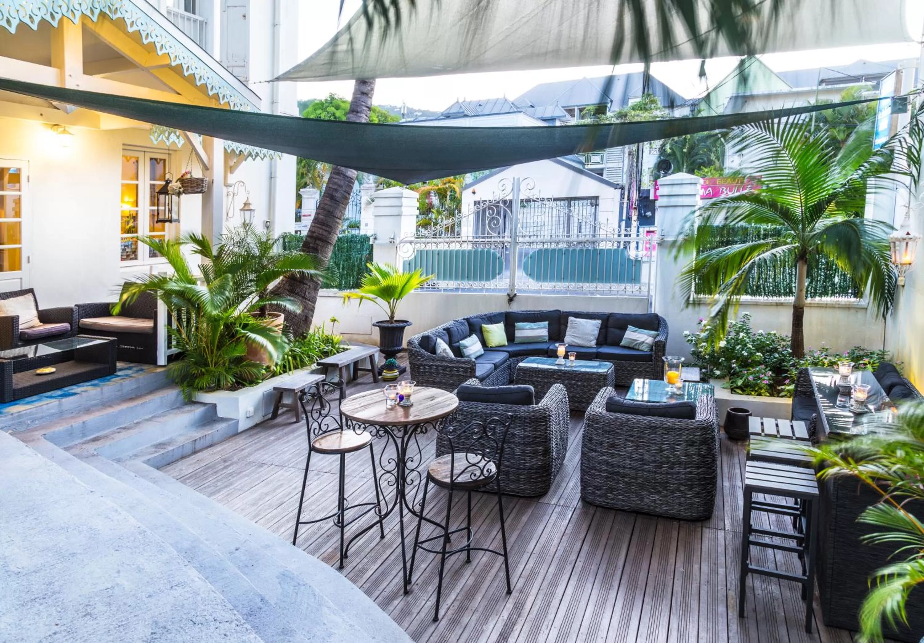 Balcony/Terrace in Le Juliette Dodu- Le charme d'un monument historique