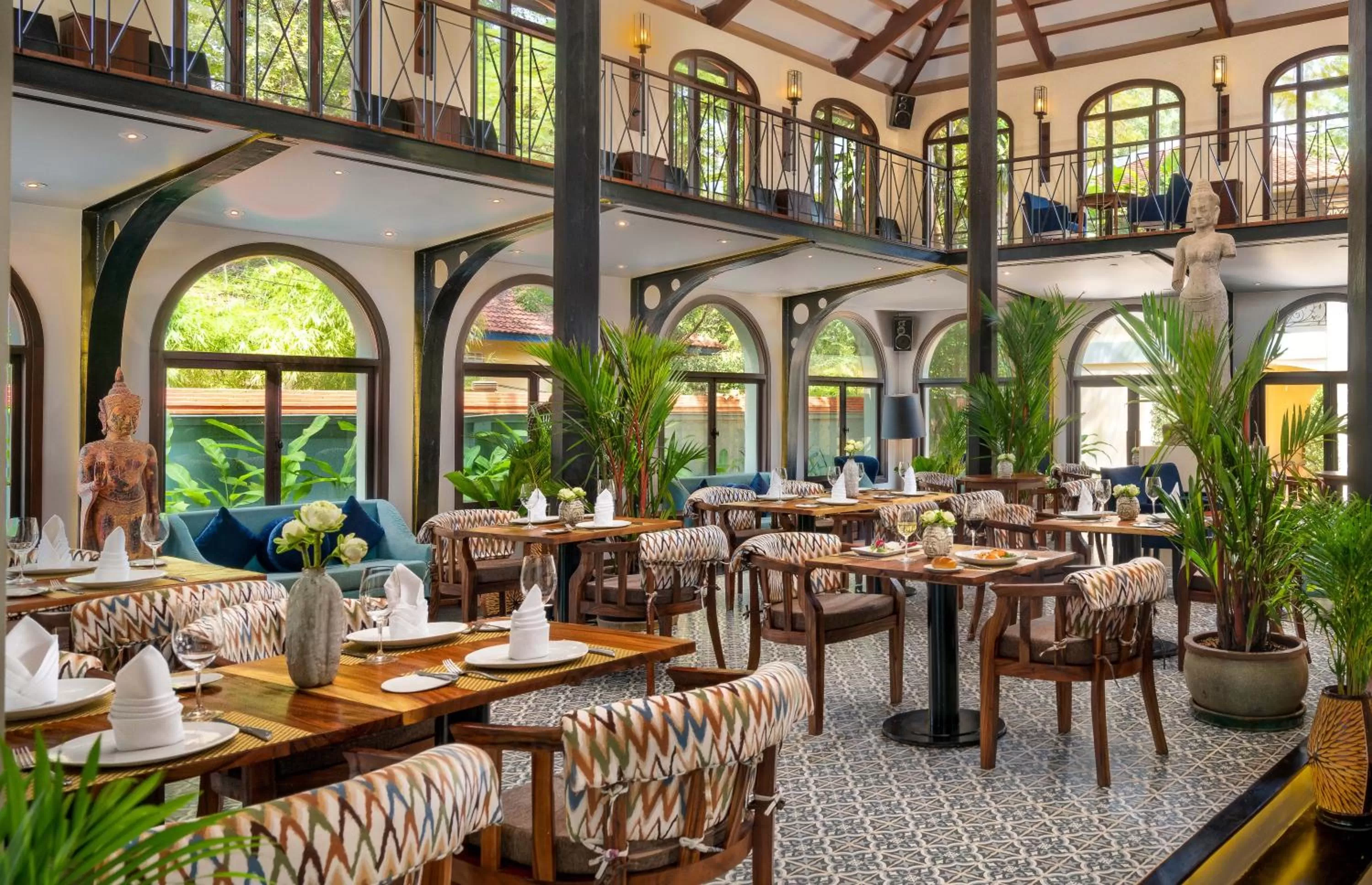 Restaurant/places to eat in Heritage Suites Hotel