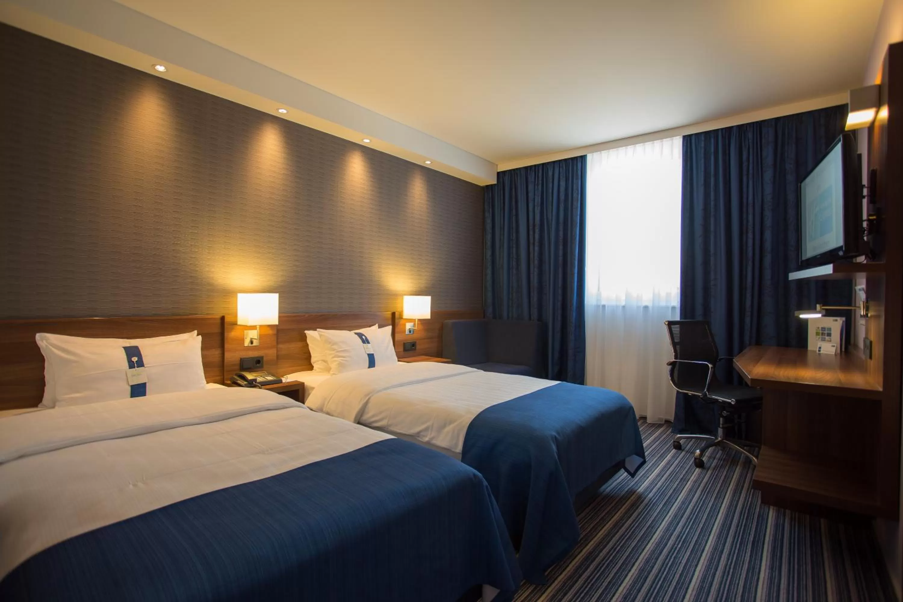 Guests, Bed in Holiday Inn Express Neunkirchen by IHG