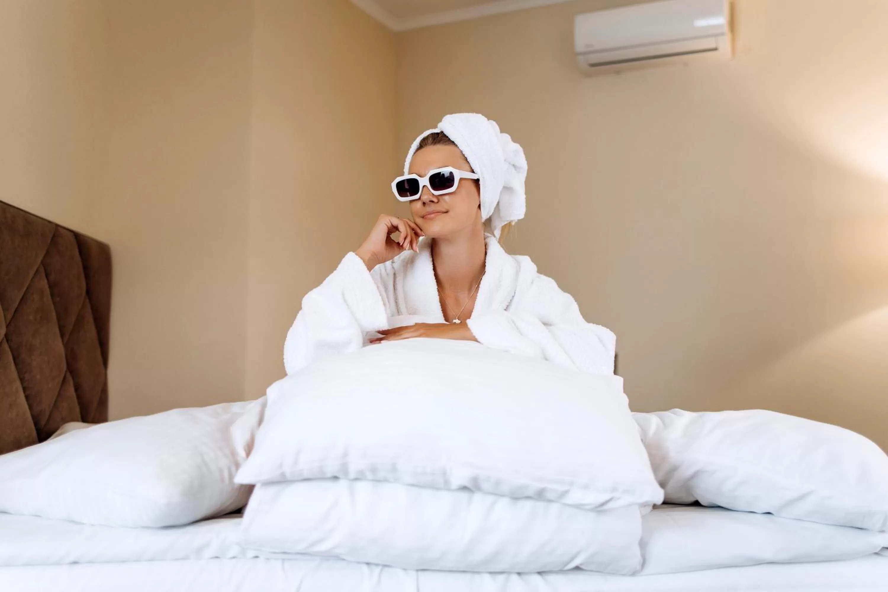 Property building, Bed in Eduard Hotel