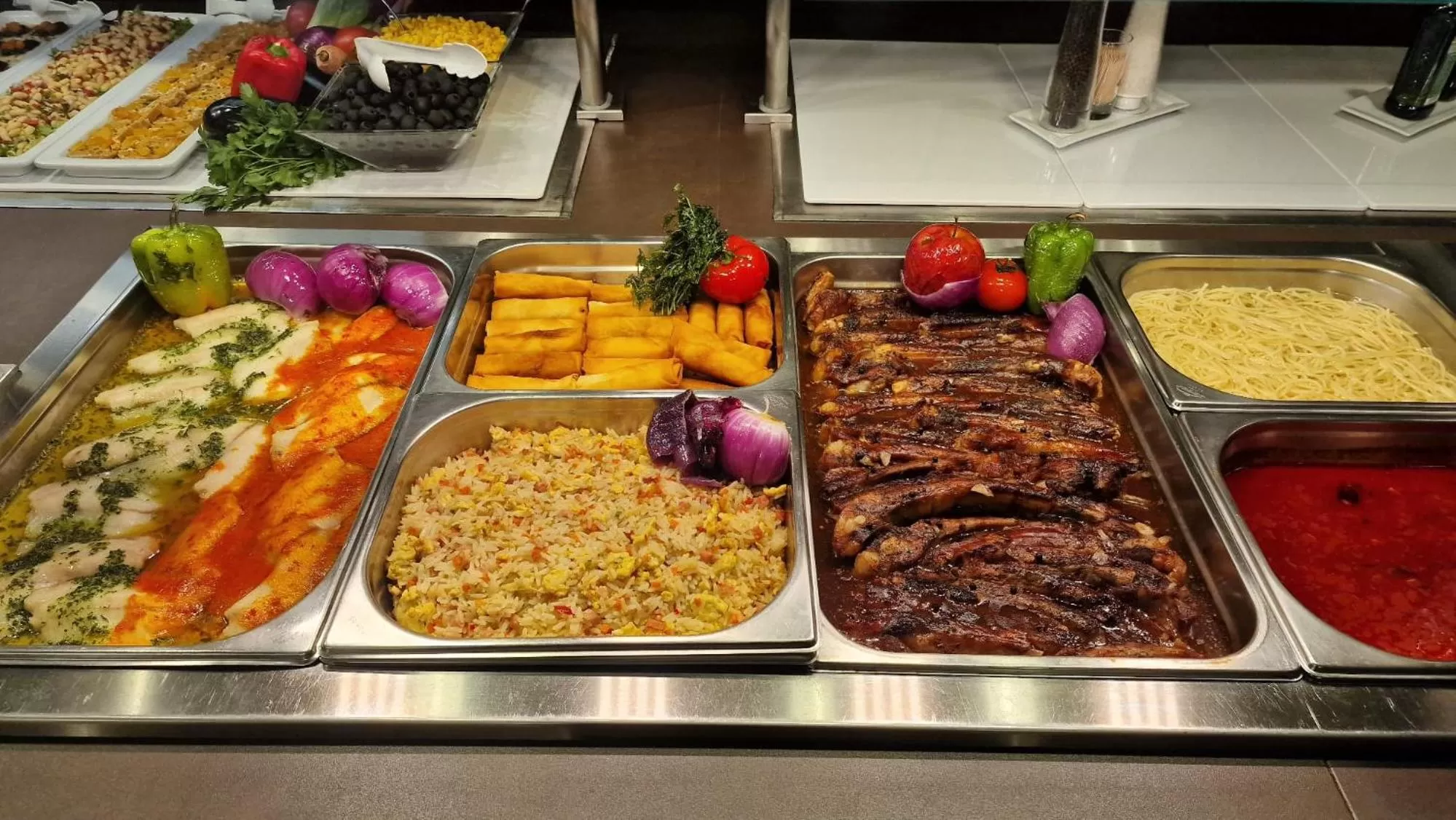 Restaurant/places to eat in Route Active Hotel