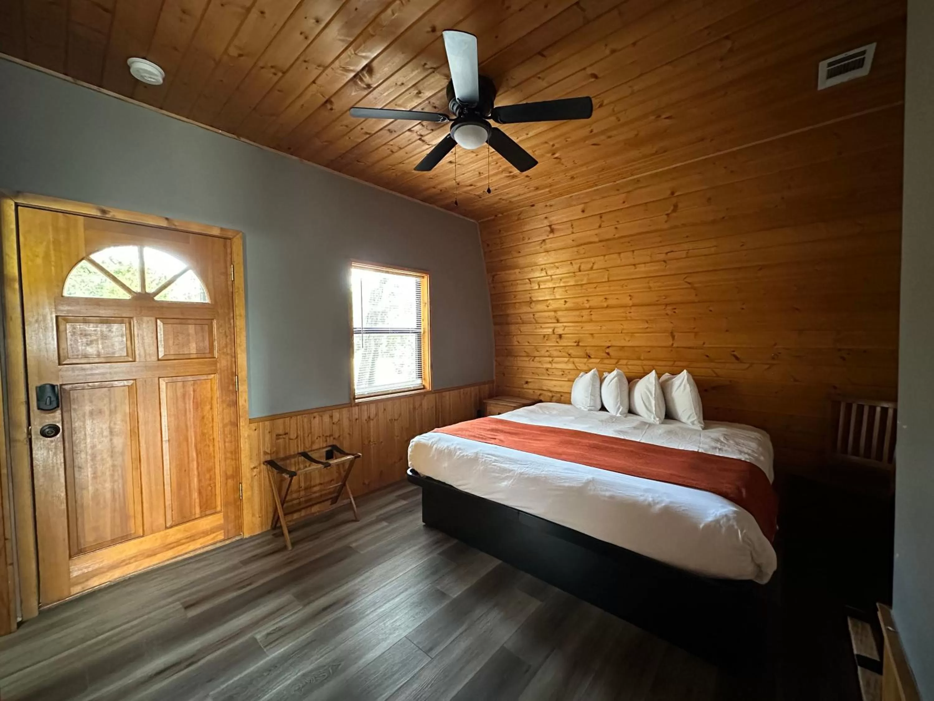 Bed in Canyon Lakeview Resort