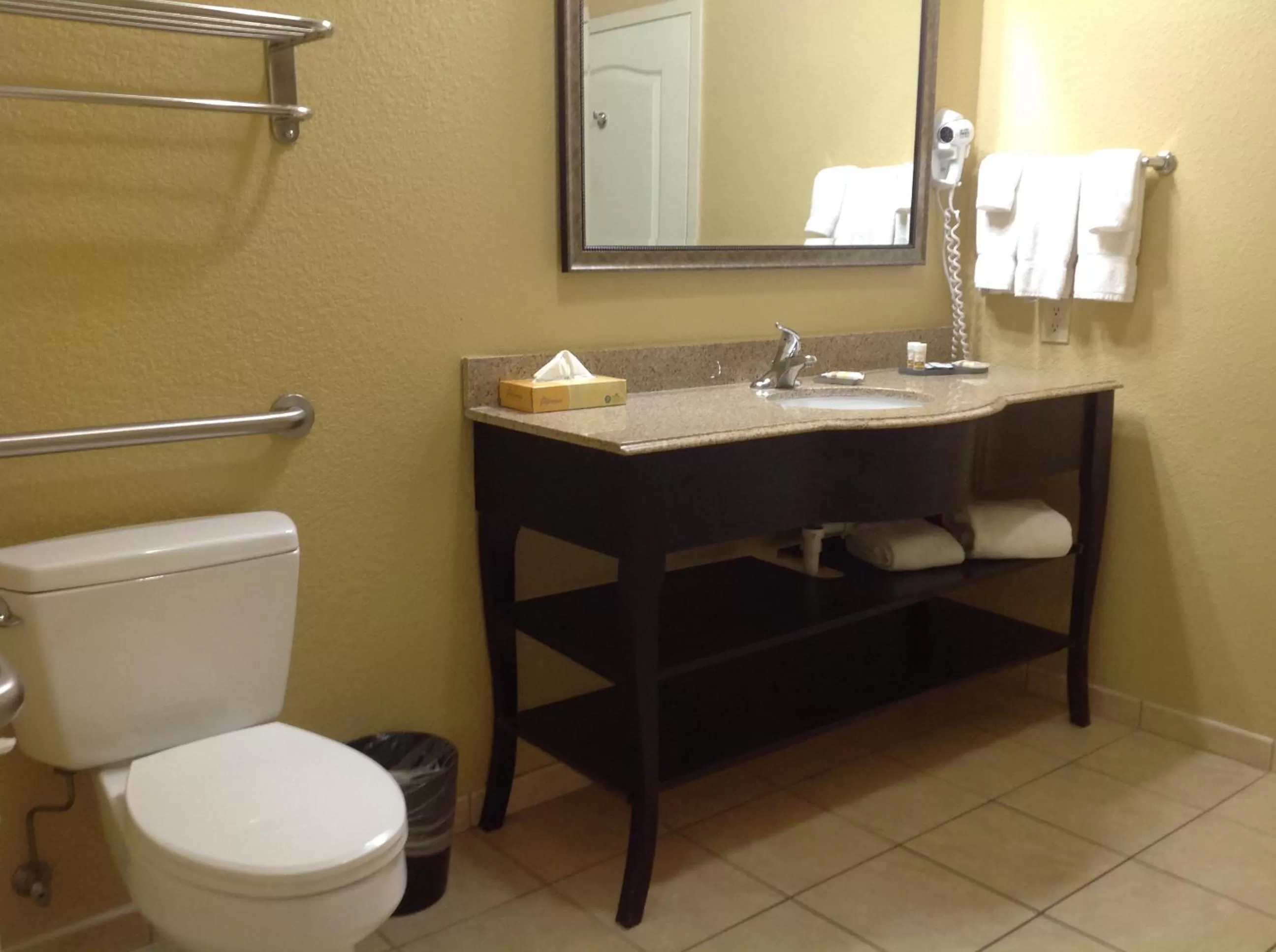 Bathroom in La Quinta by Wyndham Vicksburg