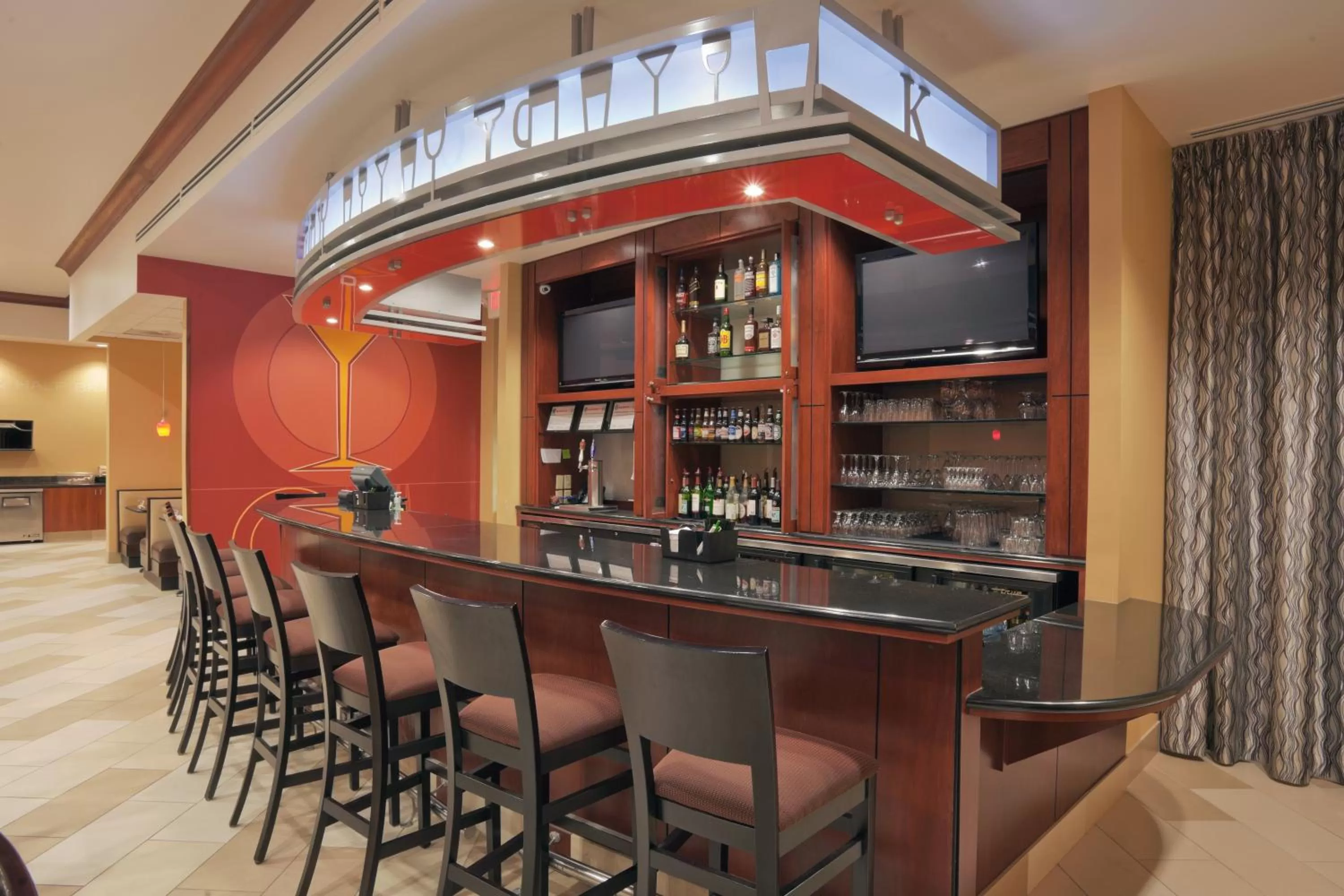 Lounge or bar in Holiday Inn Hotel & Suites Lima by IHG