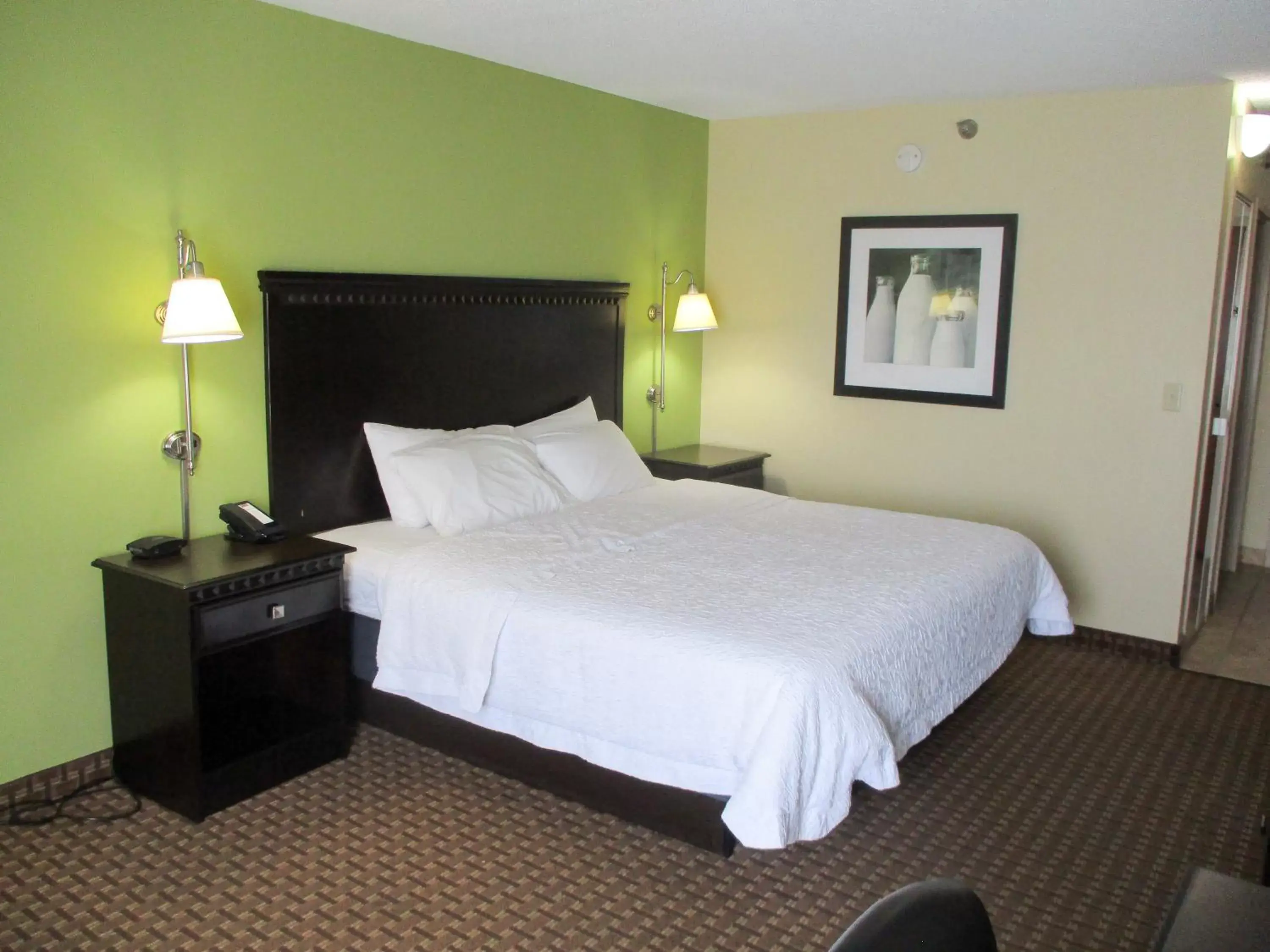 King Room with Roll-in Shower - Disability Access - Non-Smoking in Motel 6-Conway, AR King Room with Roll-in Shower - Disability Access - Non-Smoking in Motel 6-Conway, AR