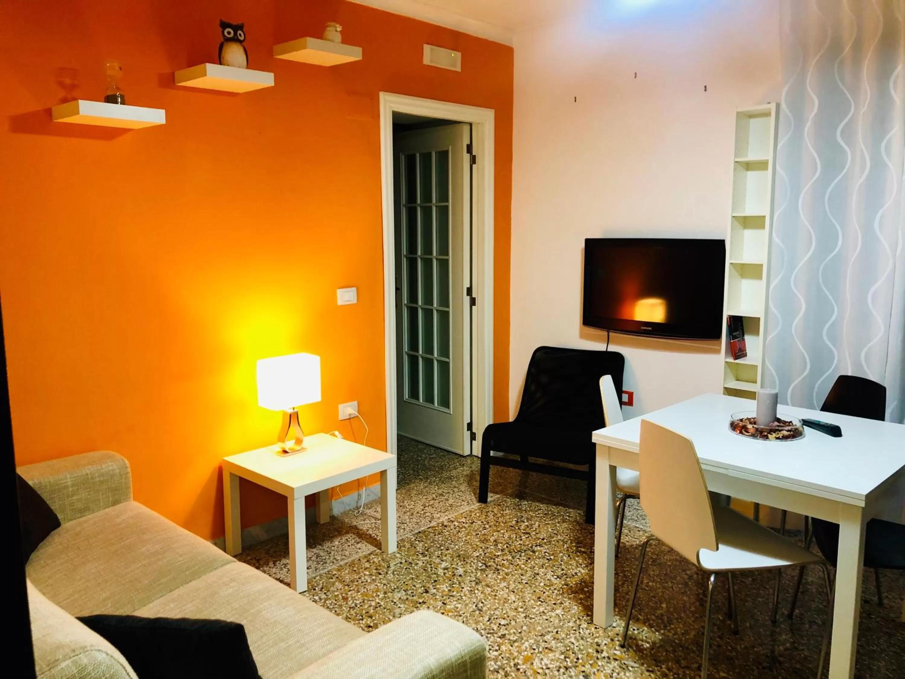 TV and multimedia in Relais Piazza Del Plebiscito B&B