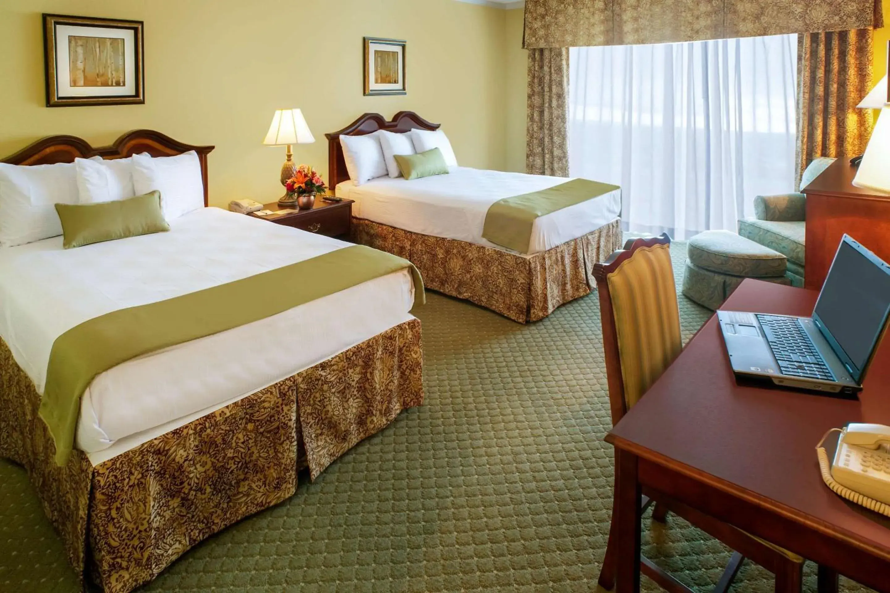 Double Suite with Two Double Beds and Sofa-Bed - Non-Smoking in Clarion Hotel & Suites Convention Center Fredericksburg Double Suite with Two Double Beds and Sofa-Bed - Non-Smoking in Clarion Hotel & Suites Convention Center Fredericksburg