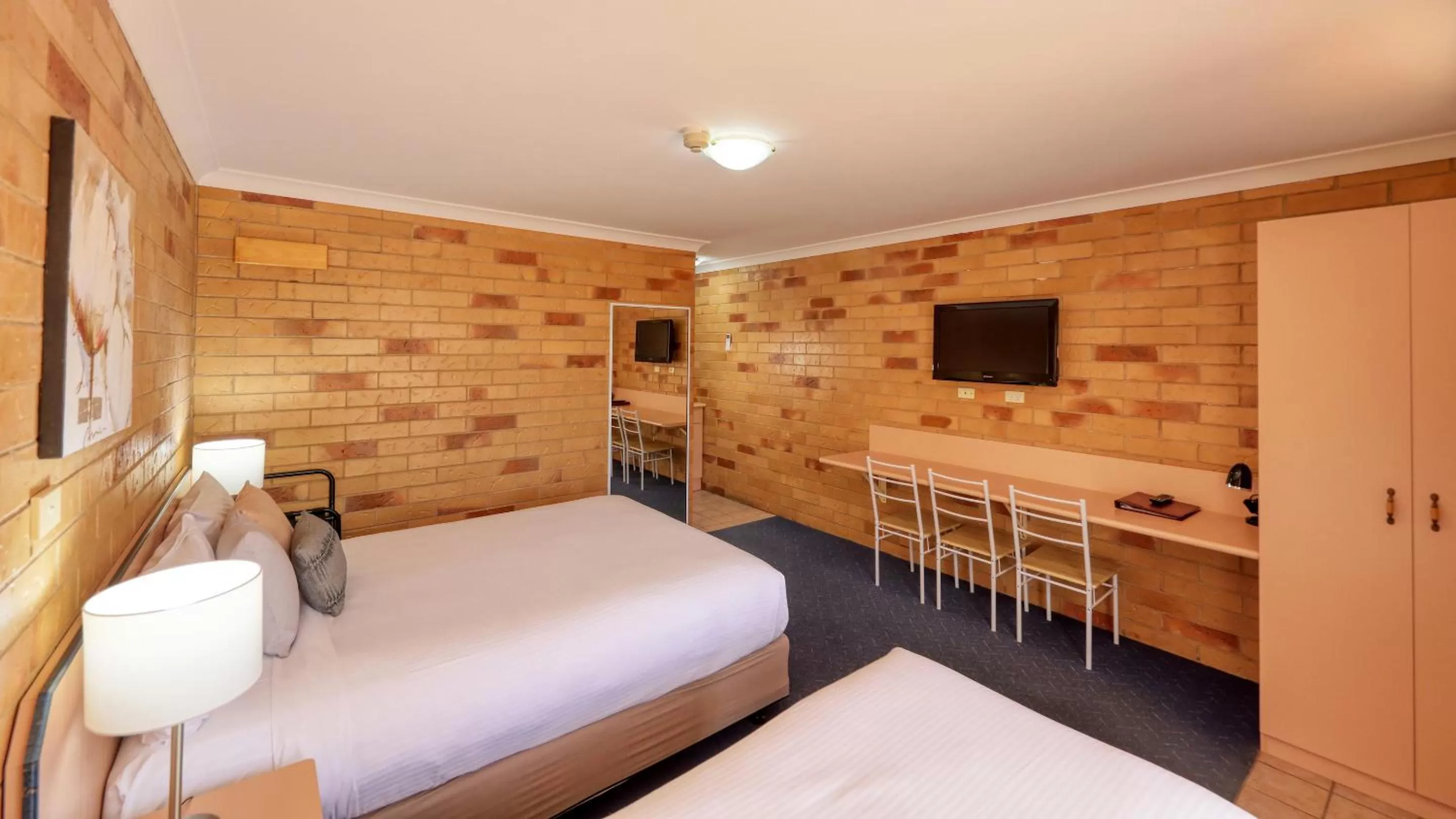 Bed in North Parkes Motel