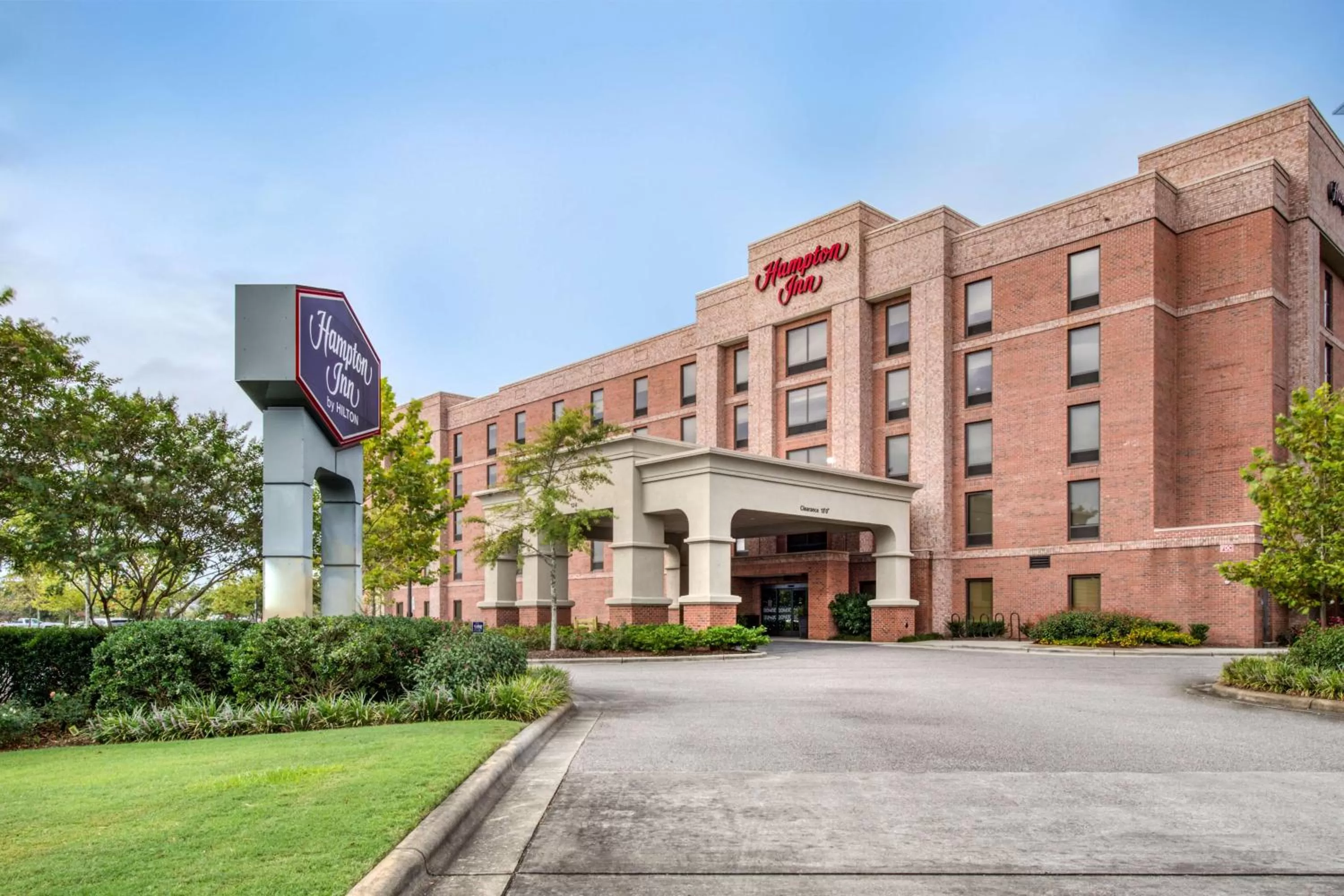 Property building in Hampton Inn Wilmington University Area