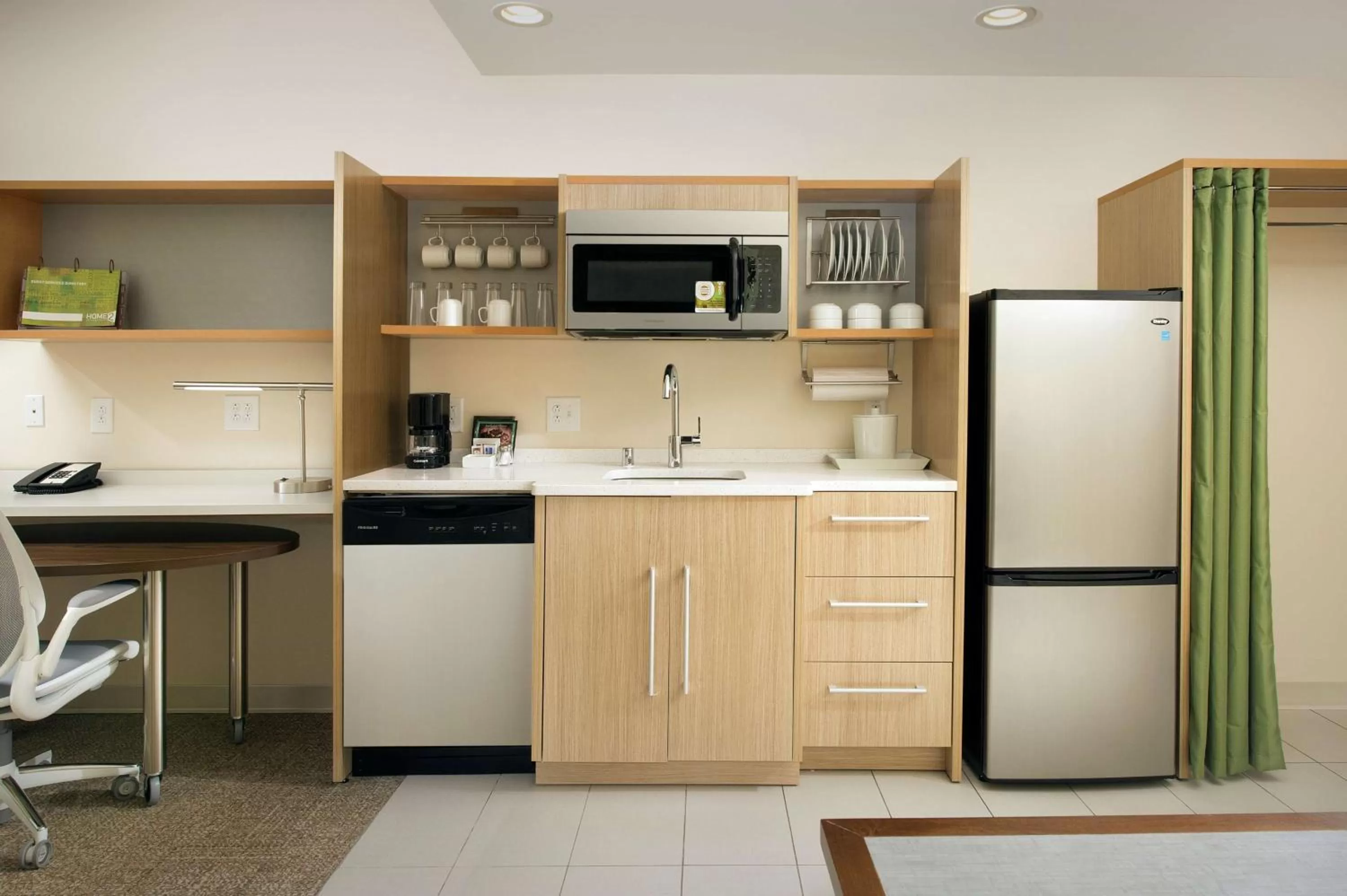 Kitchen or kitchenette in Home2 Suites by Hilton Louisville East Hurstbourne