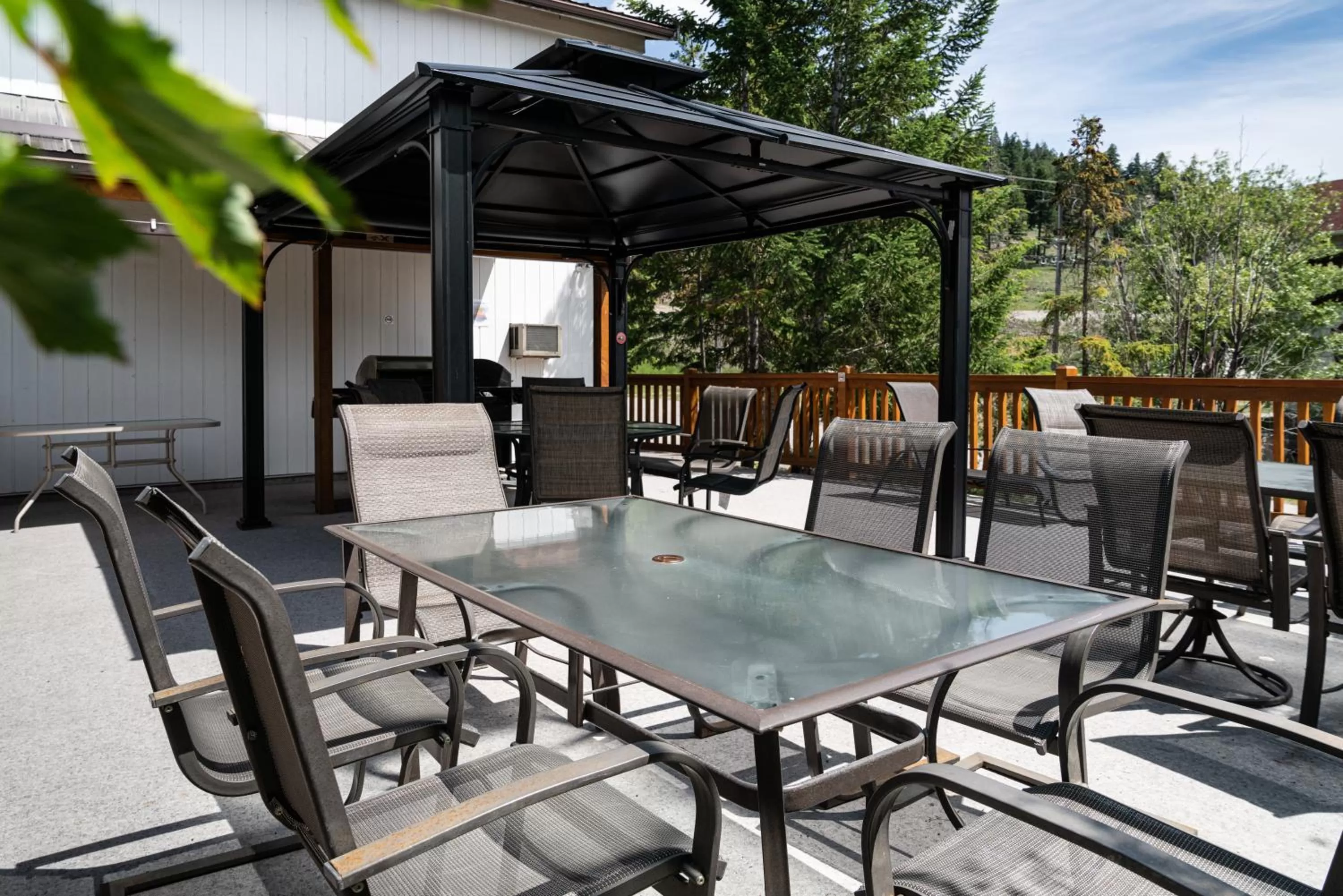 BBQ facilities in Cedar Motel