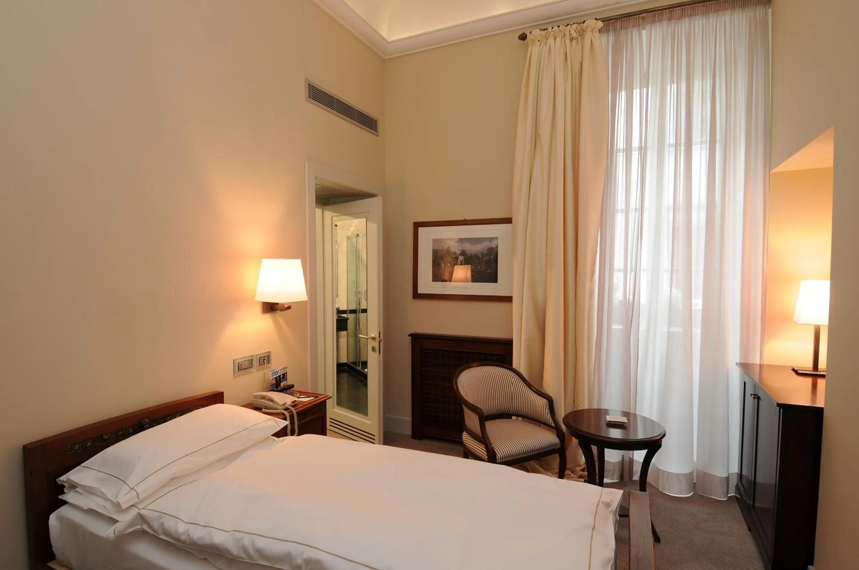 Bed in Grand Hotel della Posta, WorldHotels Distinctive