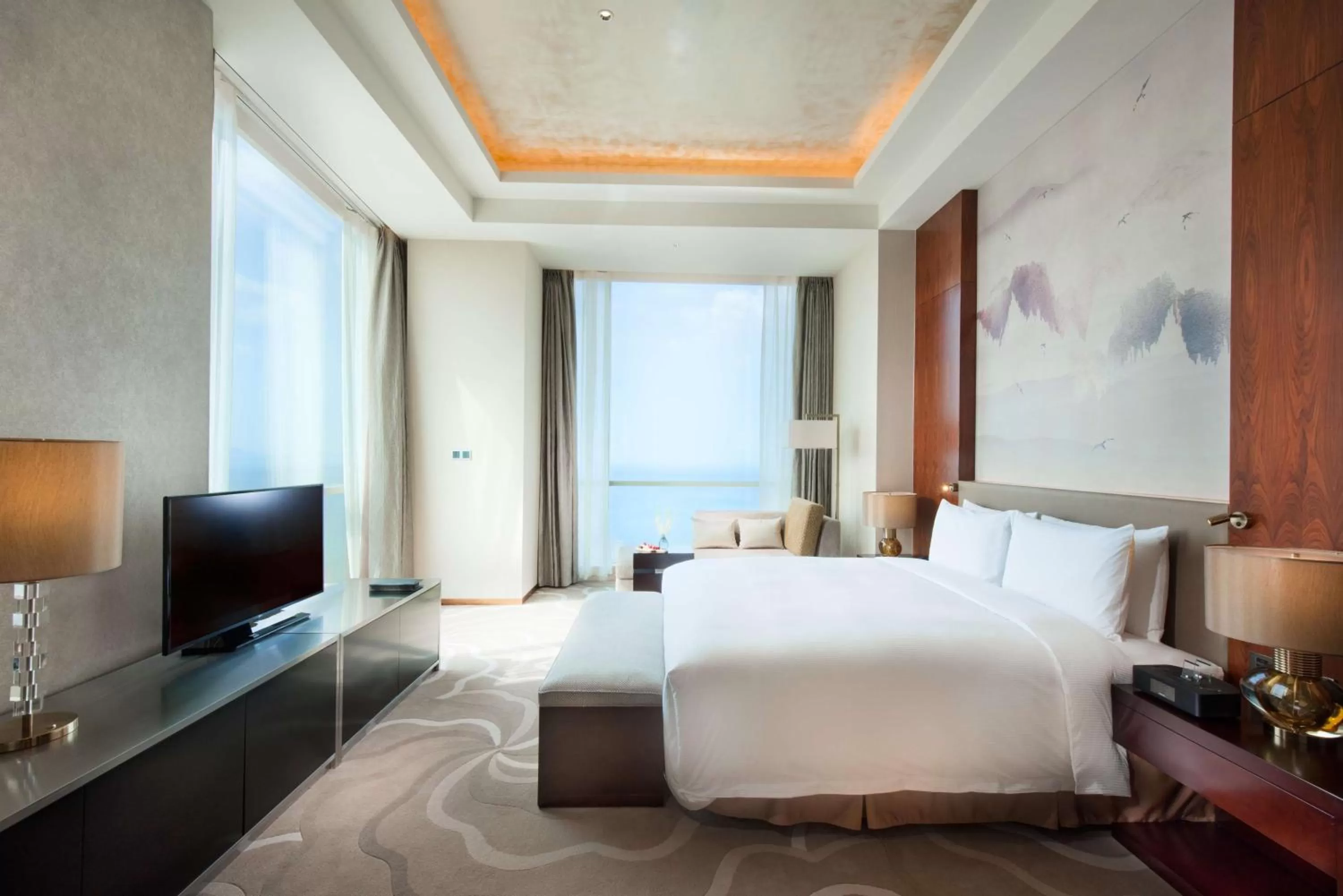 Photo of the whole room, Bed in Hilton Yantai Golden Coast