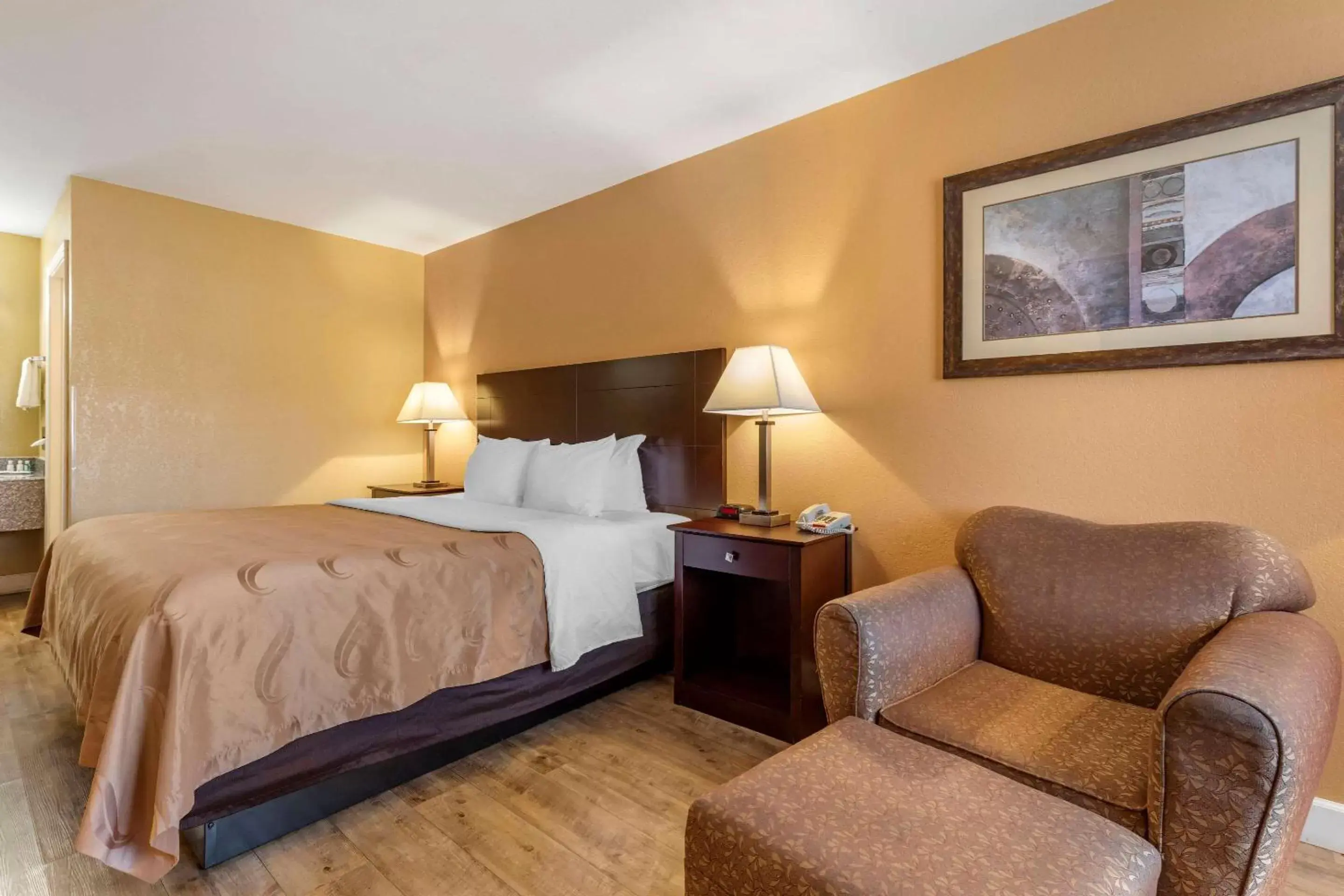 King Room - Non-Smoking in Quality Inn Russellville I-40 King Room - Non-Smoking in Quality Inn Russellville I-40