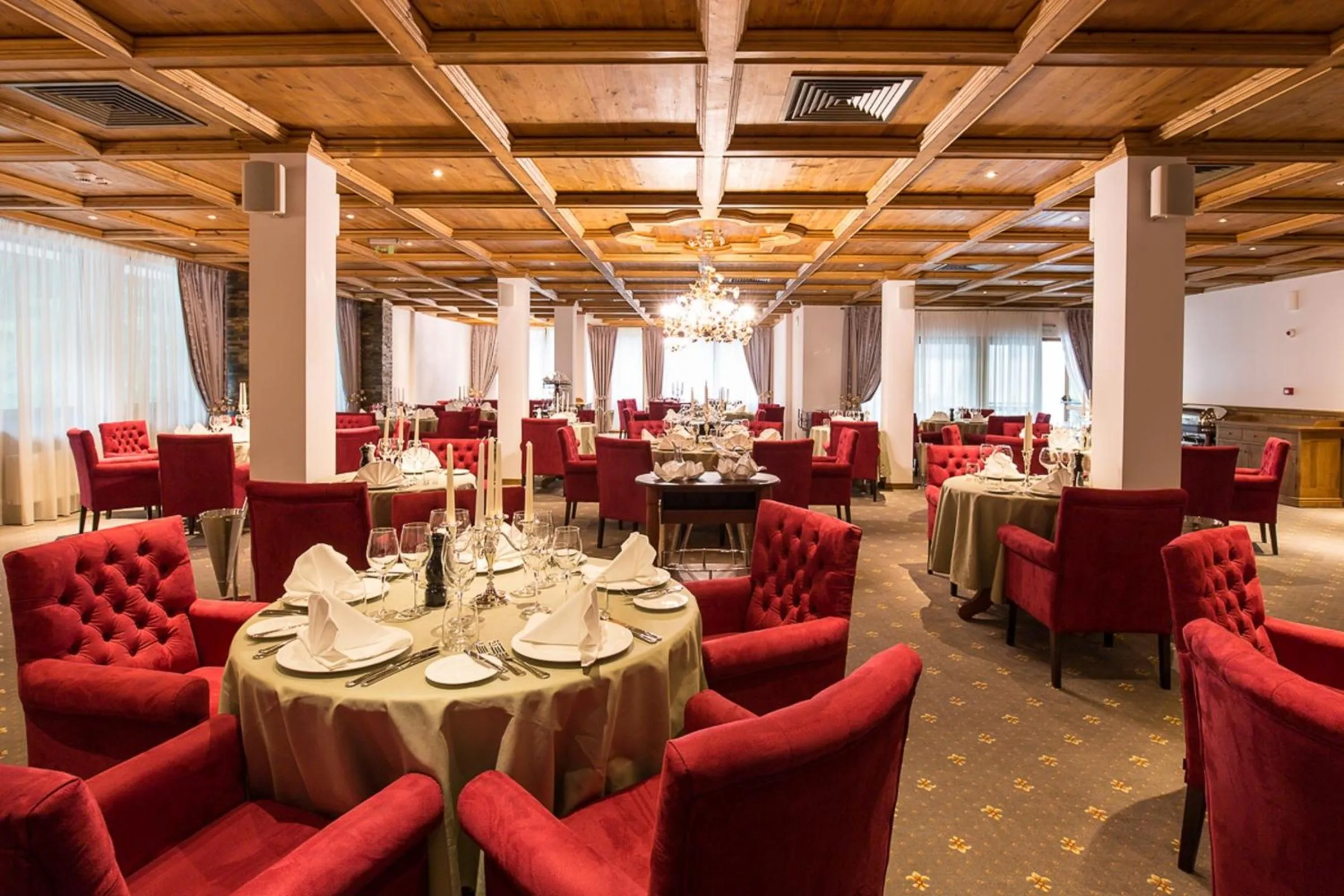 Restaurant/places to eat in Teleferic Grand Hotel