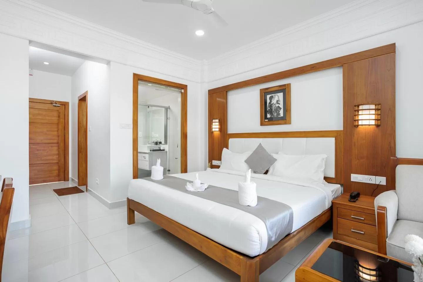 Bed in HOTEL WHITE HOUSE, Munnar