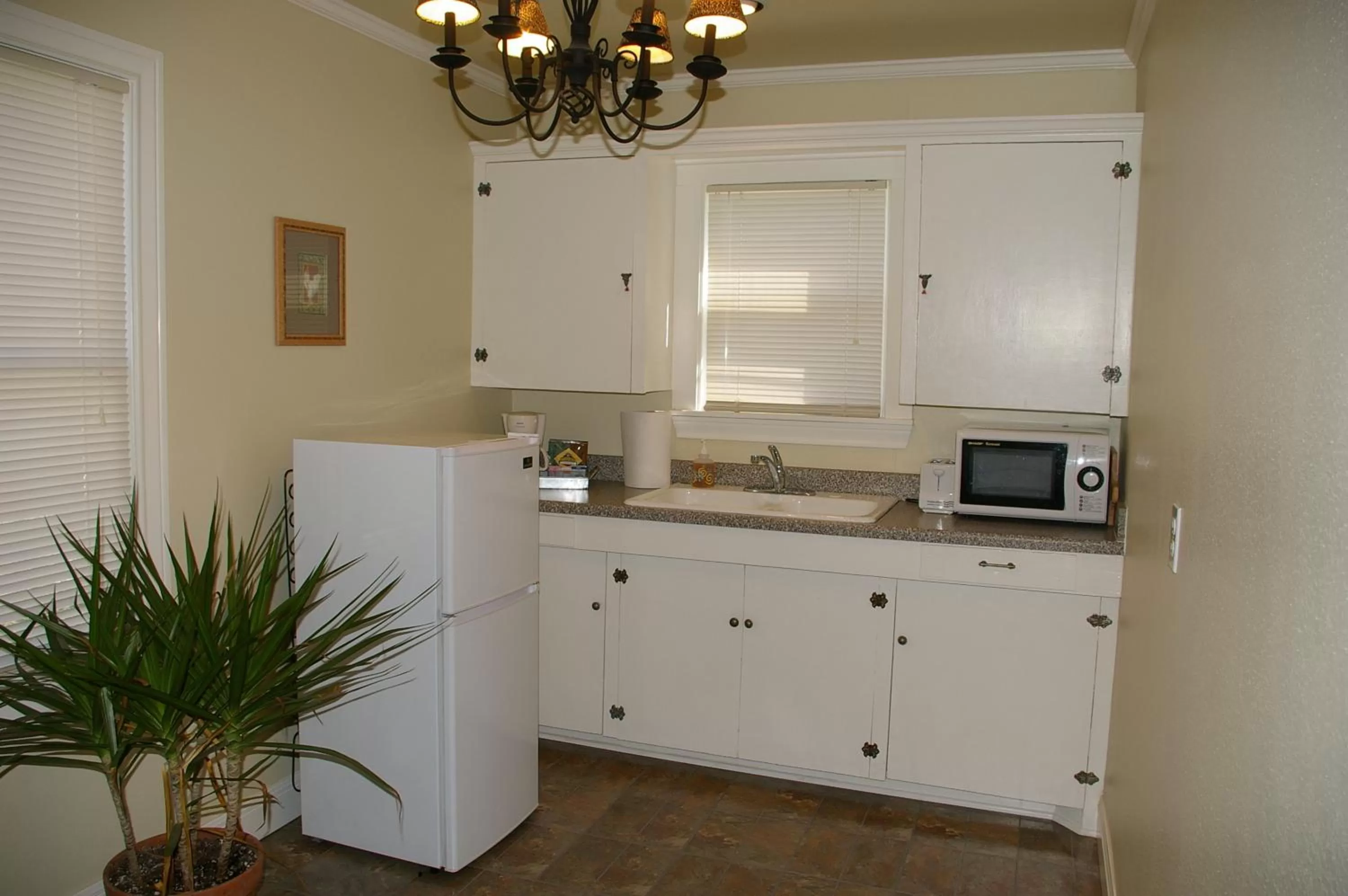Kitchen or kitchenette in Rainbow Courts