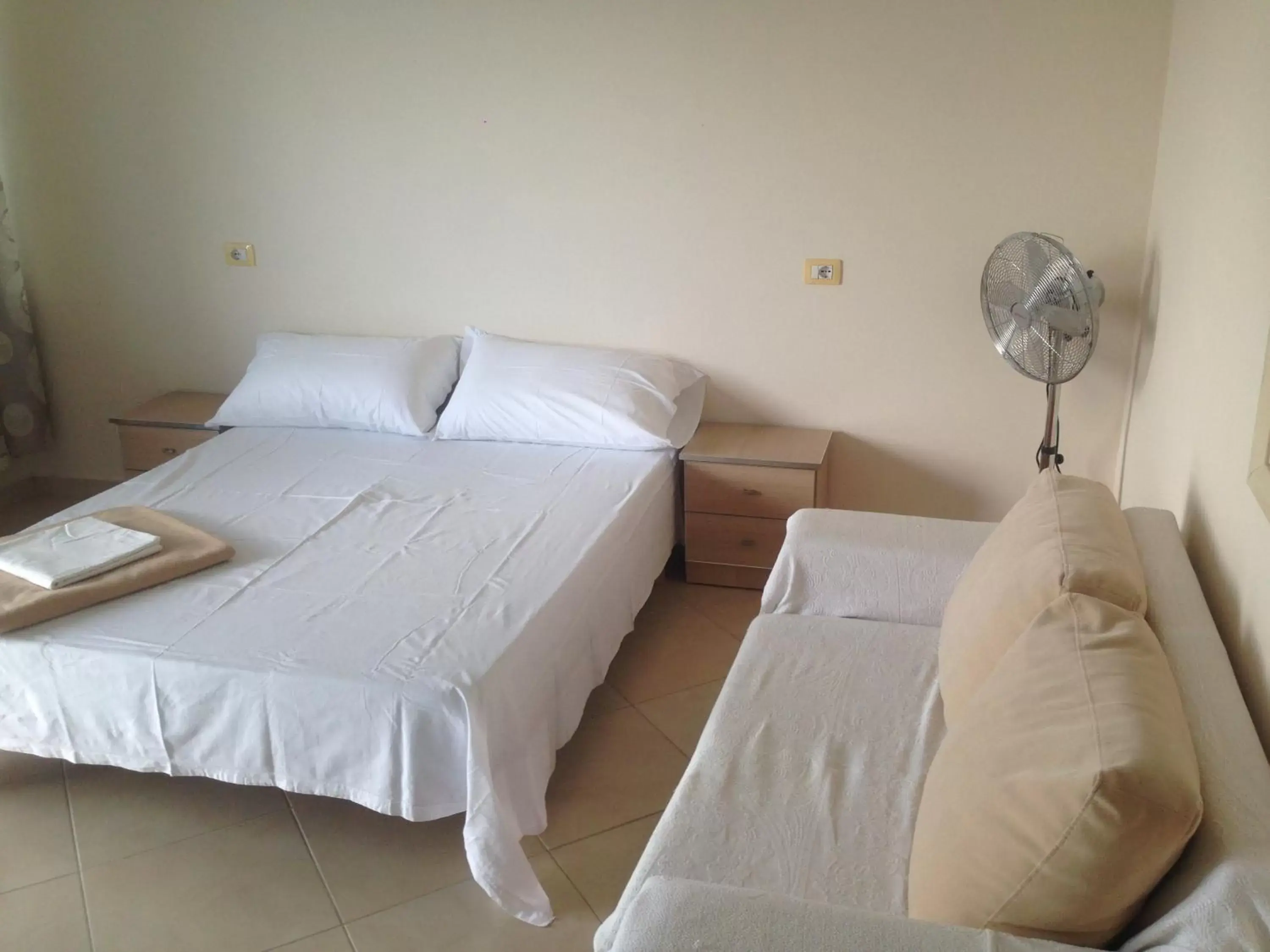 Double Room with Sea View in Vila Rahmi & Veli Dervishaj Double Room with Sea View in Vila Rahmi & Veli Dervishaj