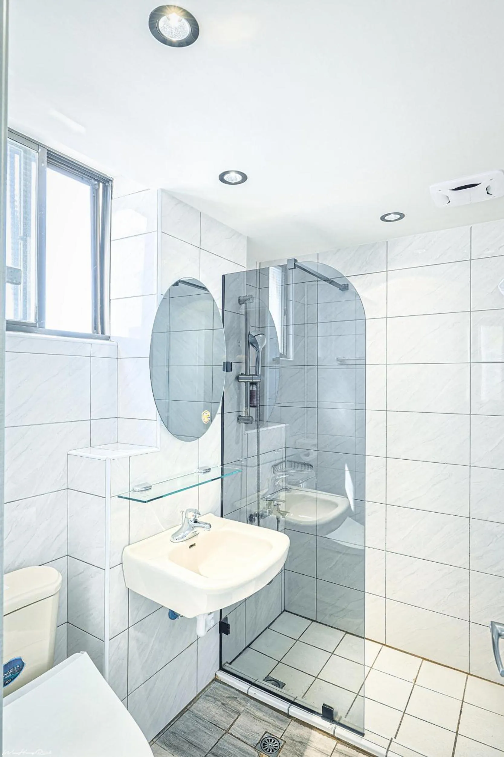 Bathroom in 亞馨文旅 近東大門夜市 有免費停車場 可自助入住