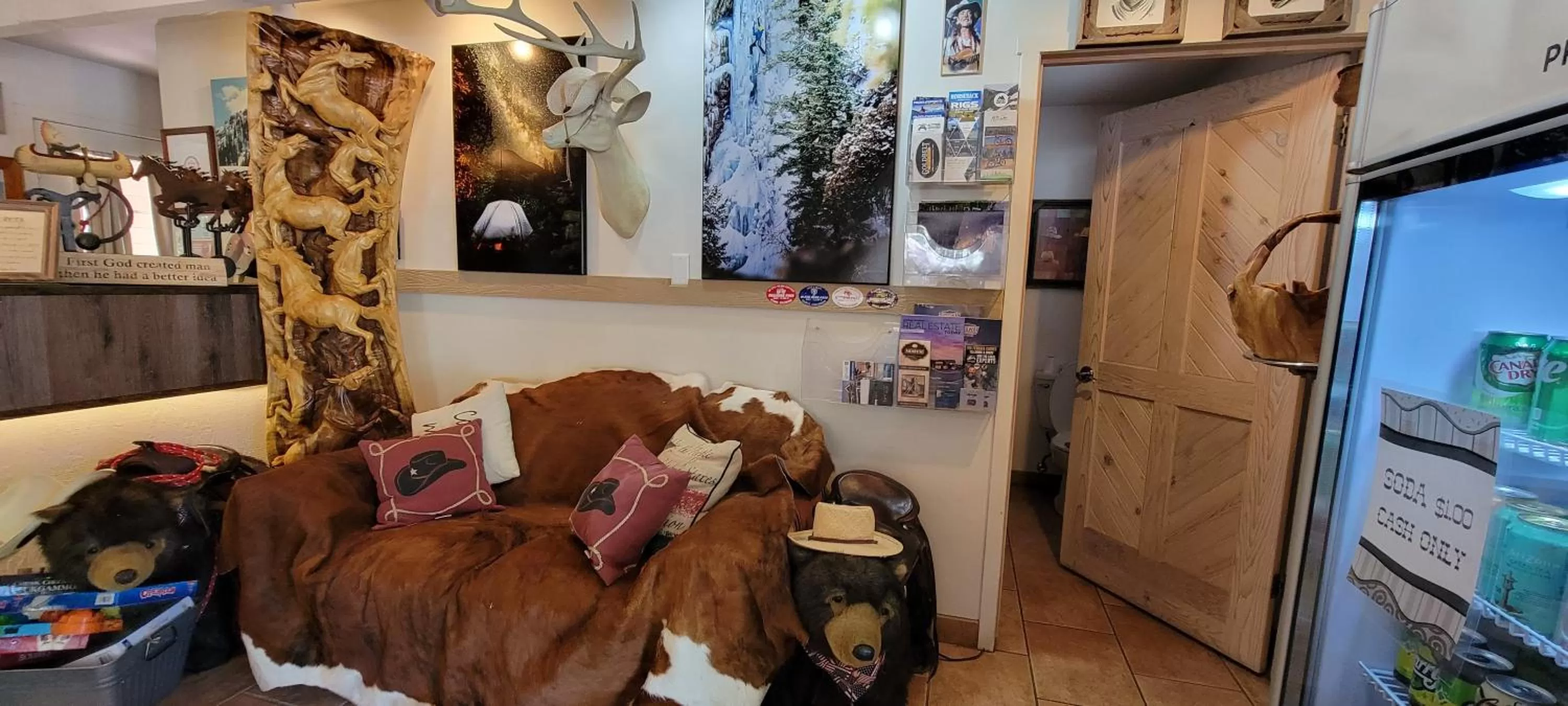 Lobby or reception in Hot Springs Inn