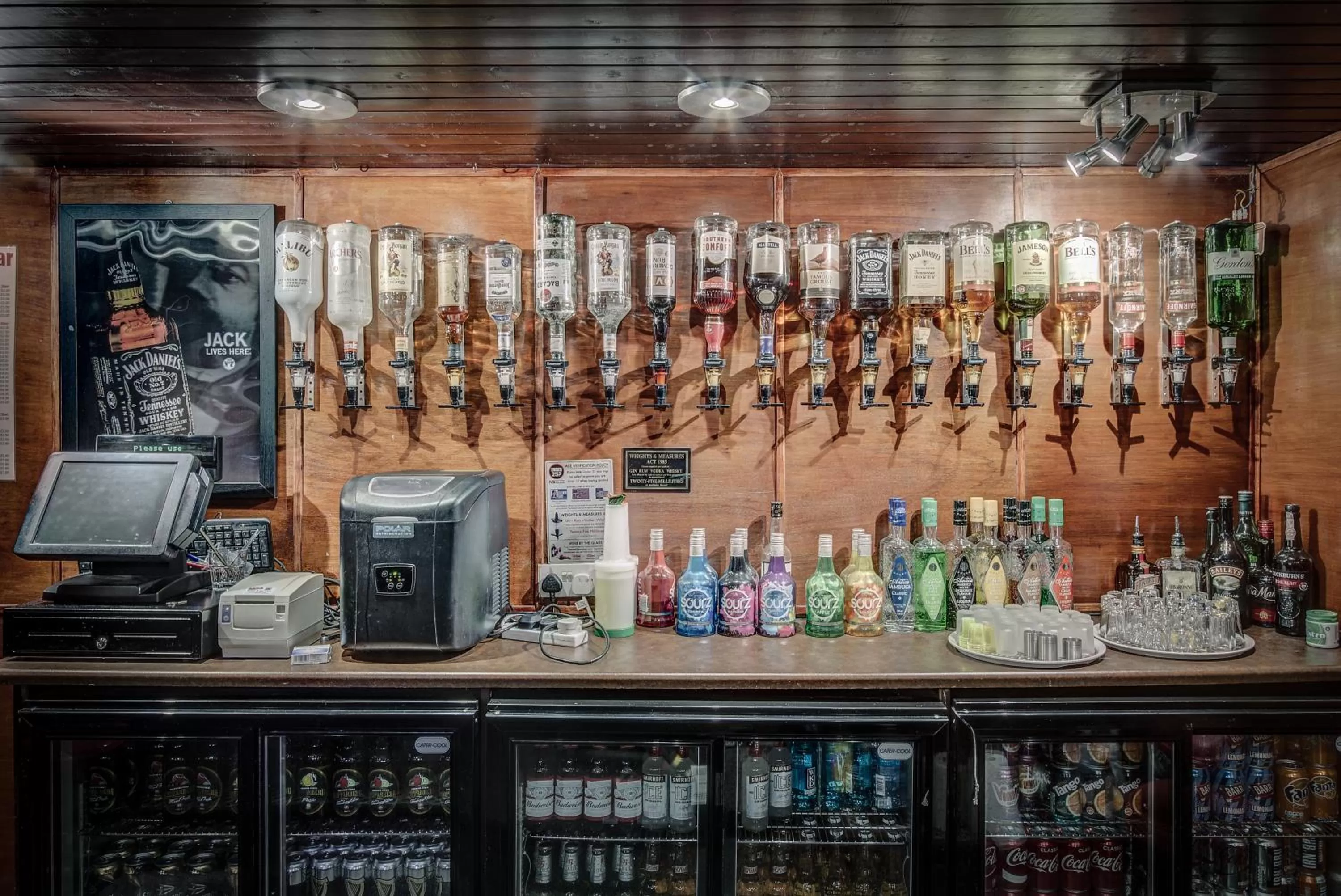 Lounge or bar, Lounge/Bar in The Sandringham Court Hotel & Sports Bar-Groups Welcome here-High Speed Wi-Fi