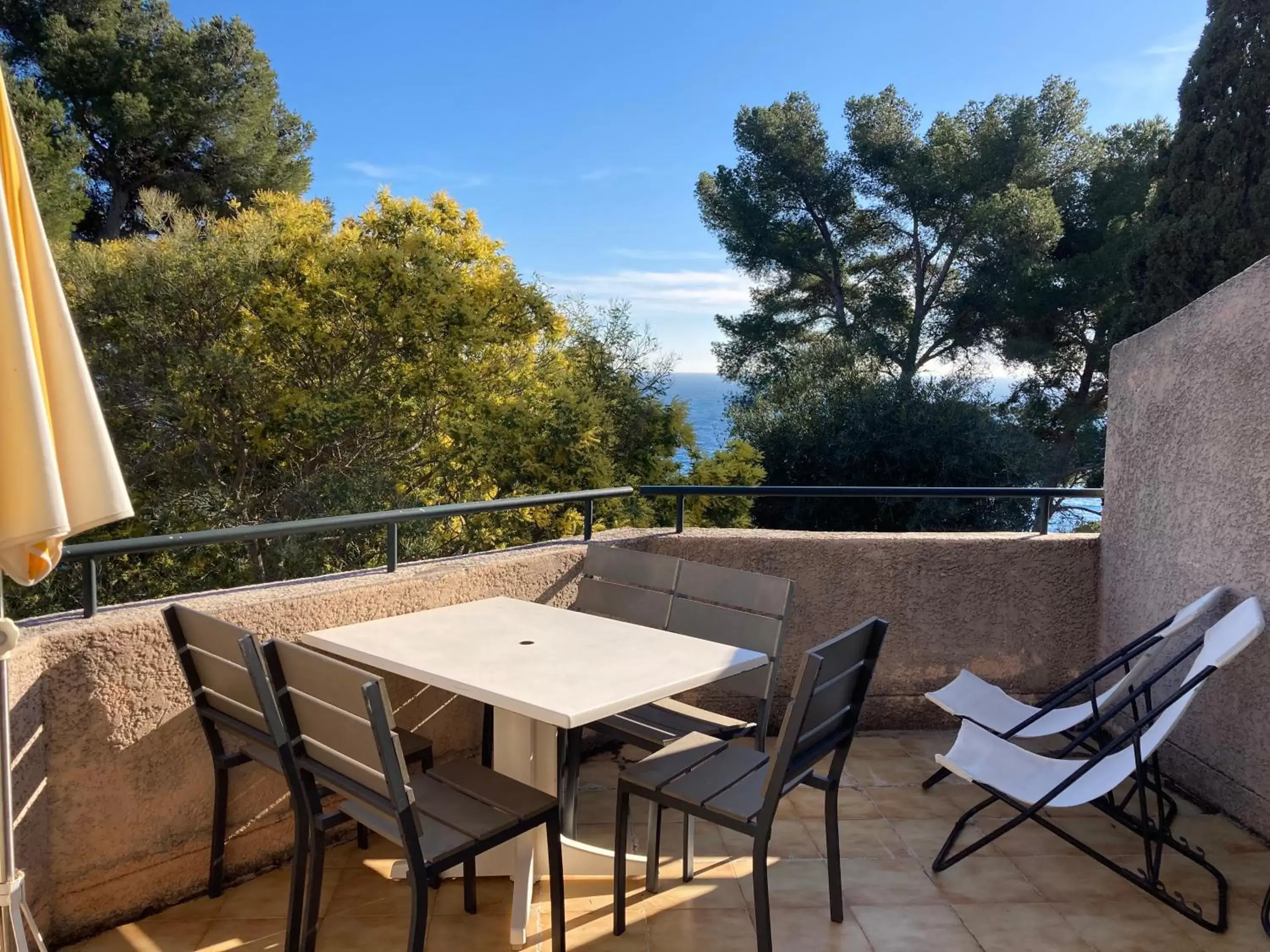 Apartment with Garden View in Hôtel Le Provençal - Rénové en 2025 - Bord de Mer Apartment with Garden View in Hôtel Le Provençal - Rénové en 2025 - Bord de Mer