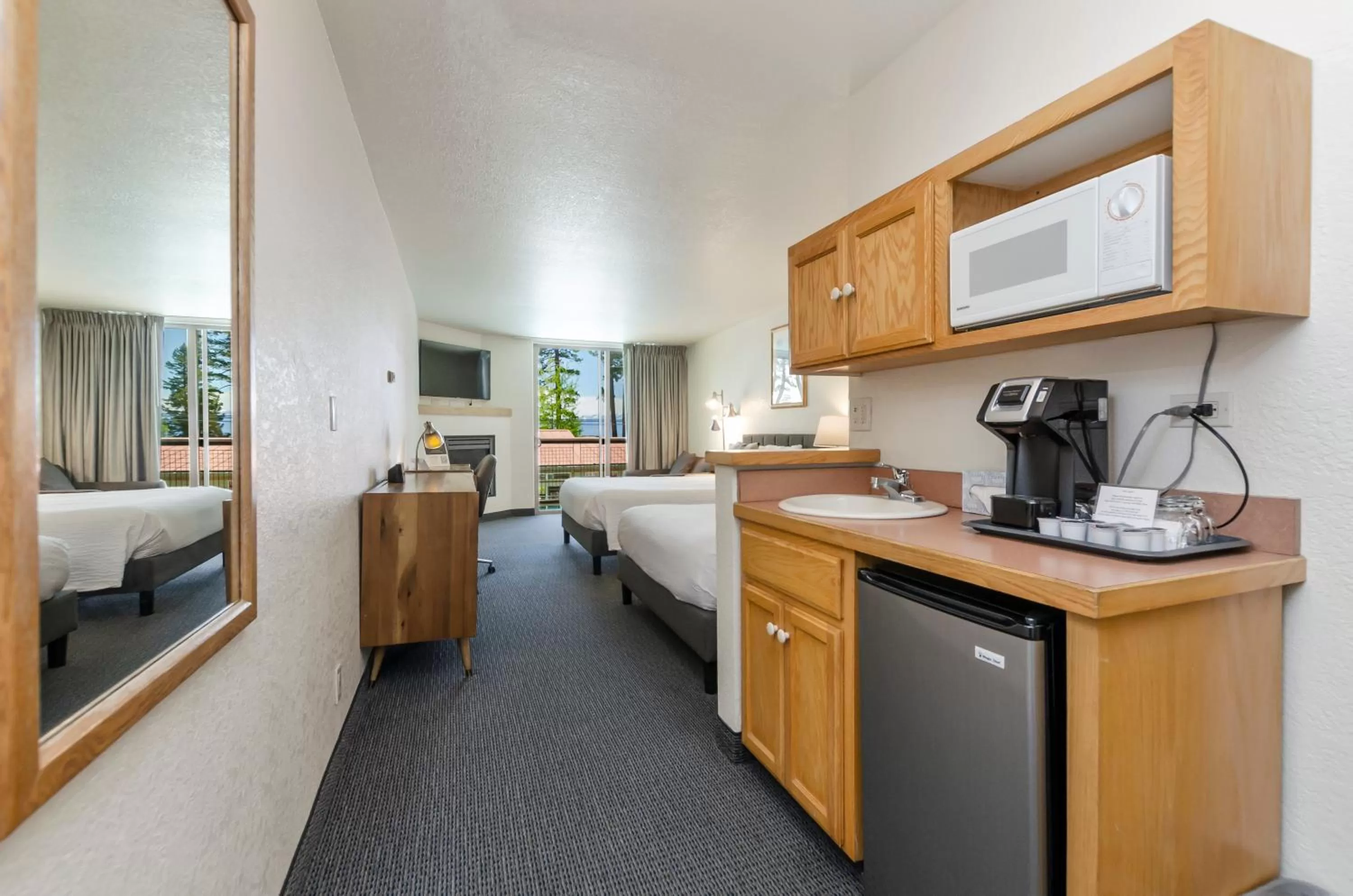 Kitchen or kitchenette, Bed in Firelite Lodge