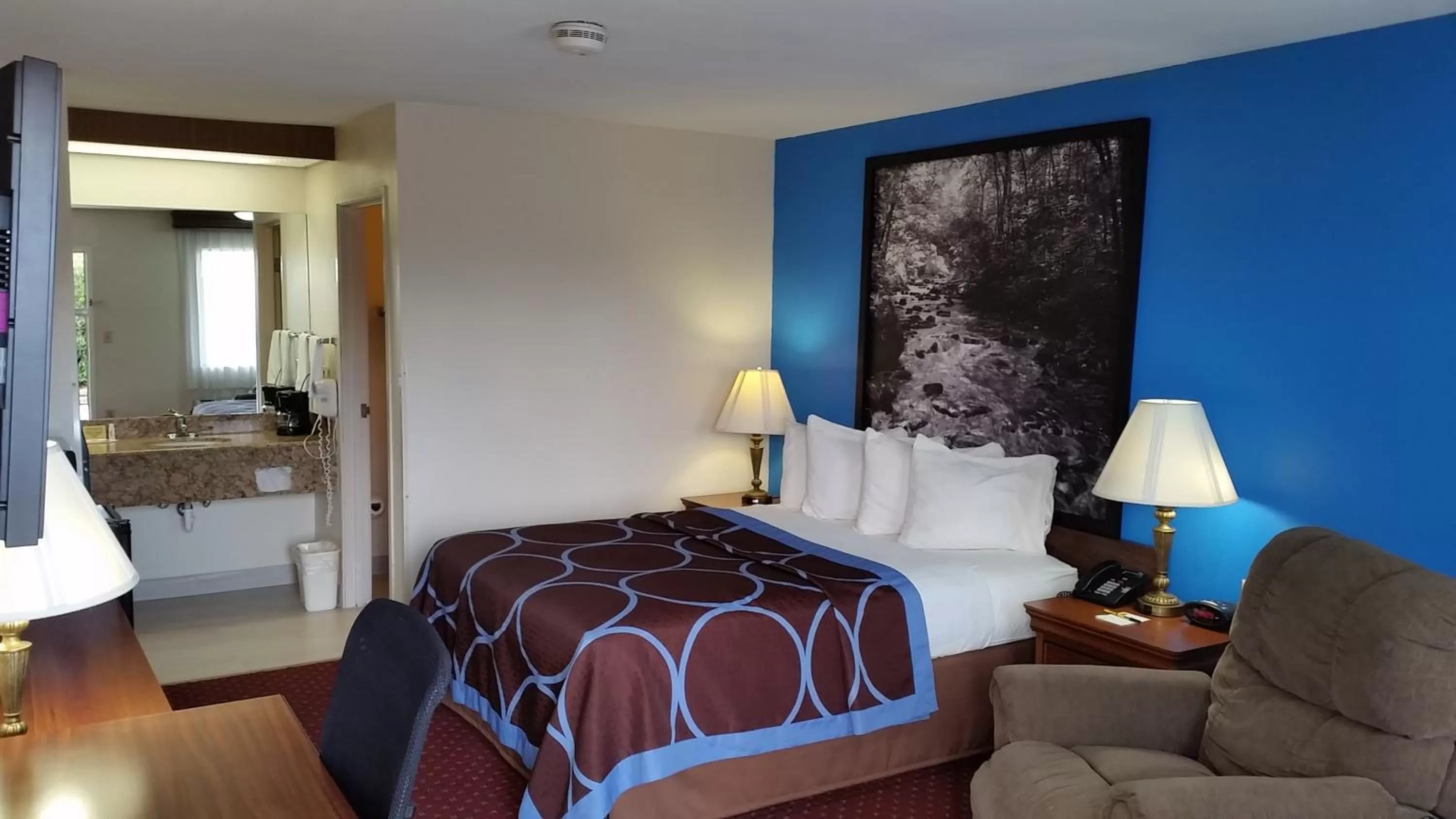 Bedroom, Bed in Super 8 by Wyndham McGehee