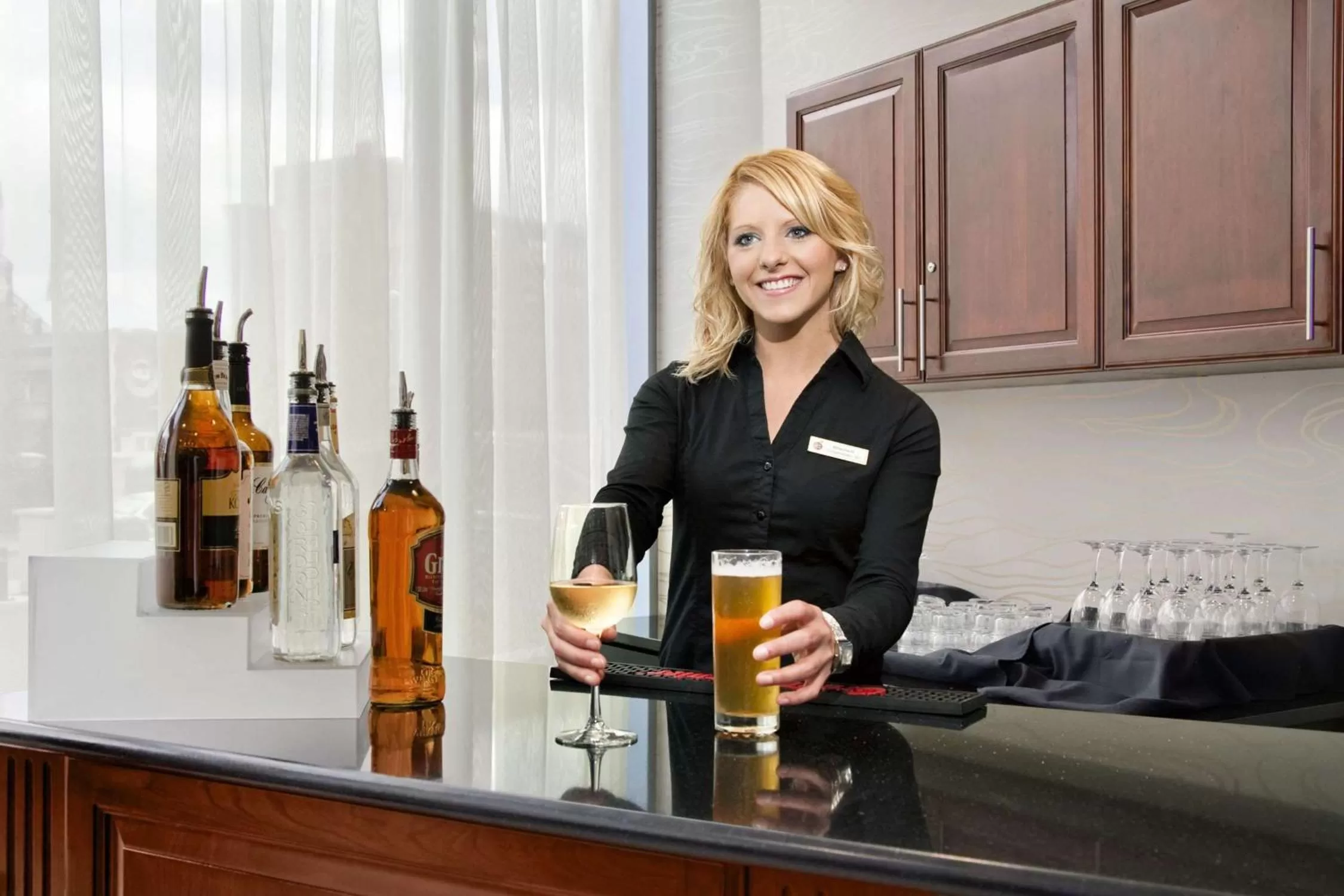 Dining area in Embassy Suites Buffalo