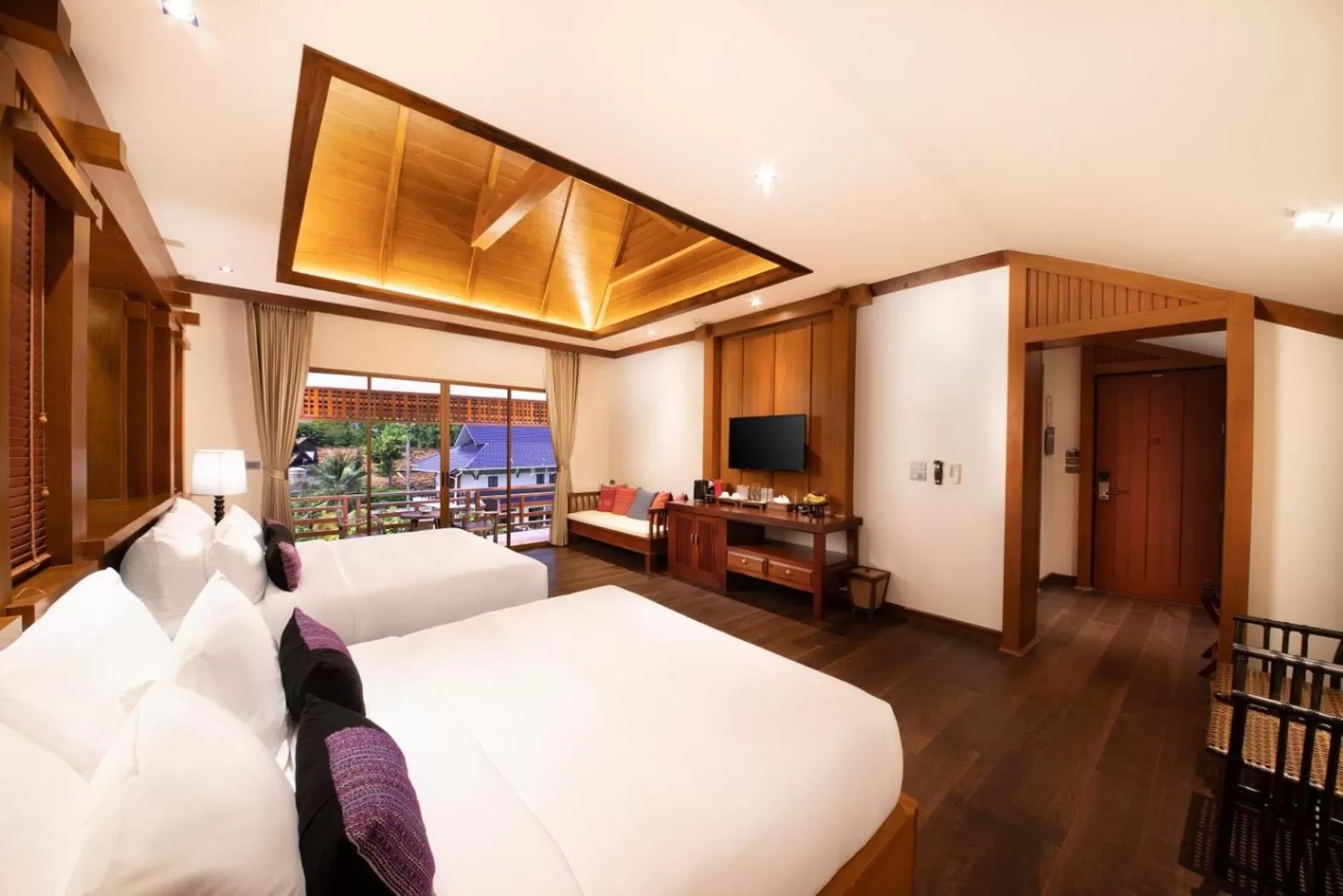 Photo of the whole room, Bed in Phra Singh Village